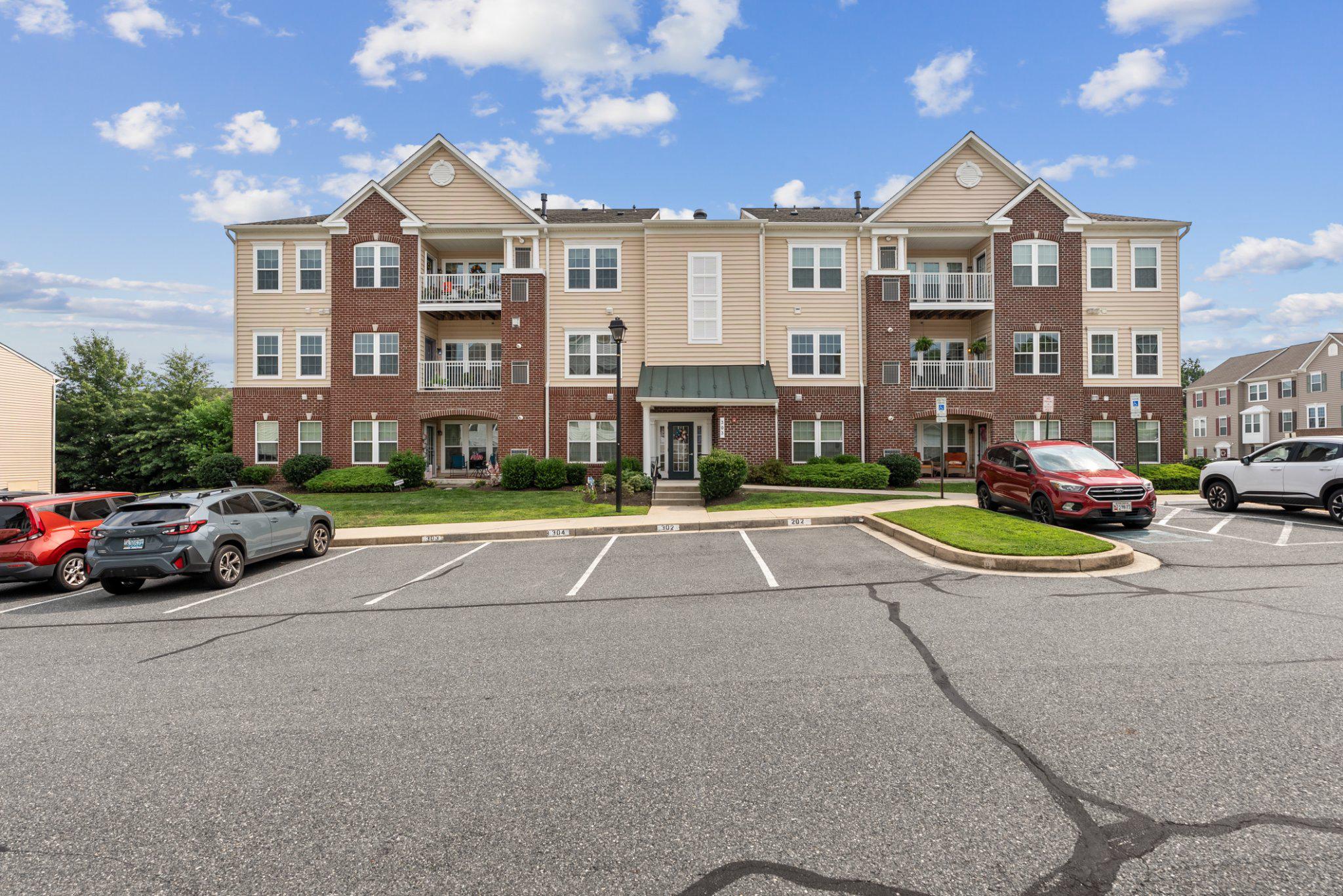 303 LOTHIAN WAY 204