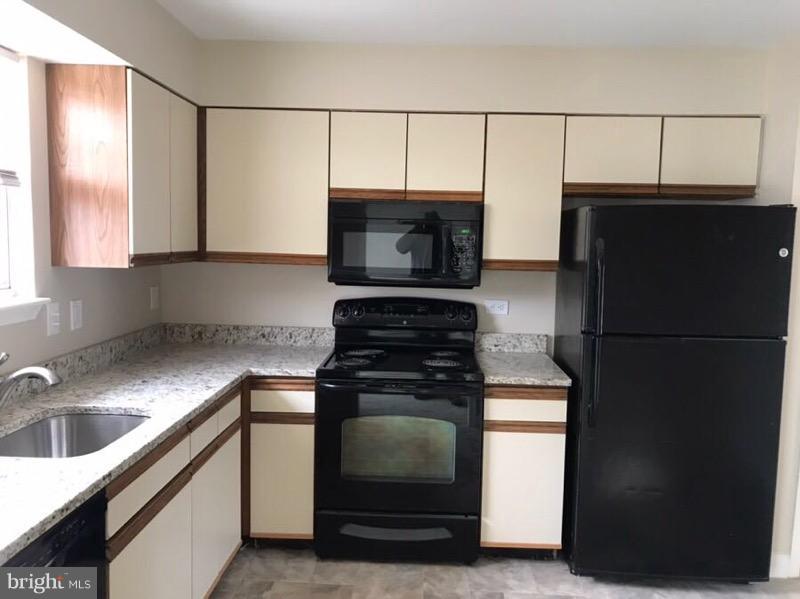 VILLAGE OF PAWNEE - Residential Lease