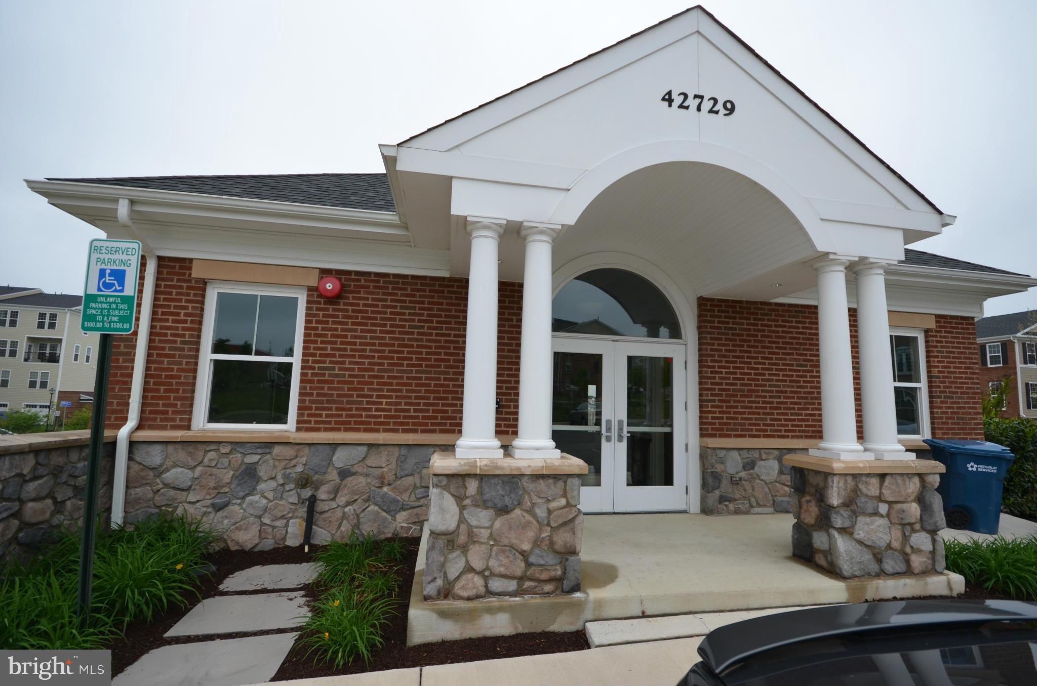 TOWNES AT GOOSE CREEK VILLAGE - Residential Lease