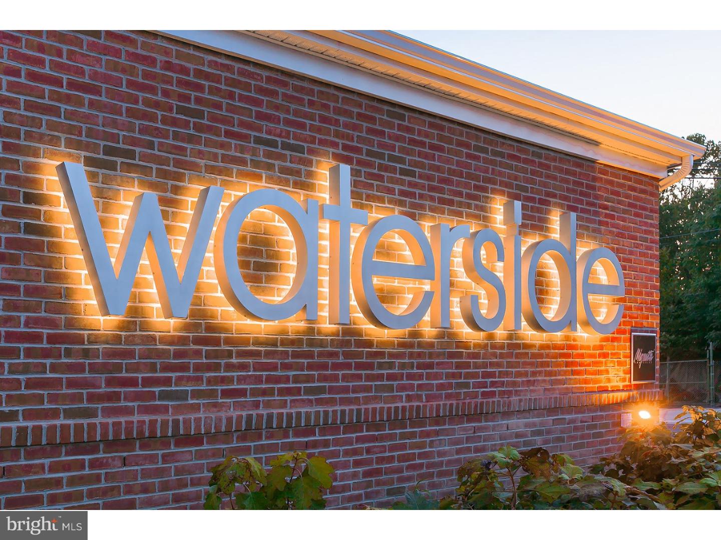 WATERSIDE - Residential