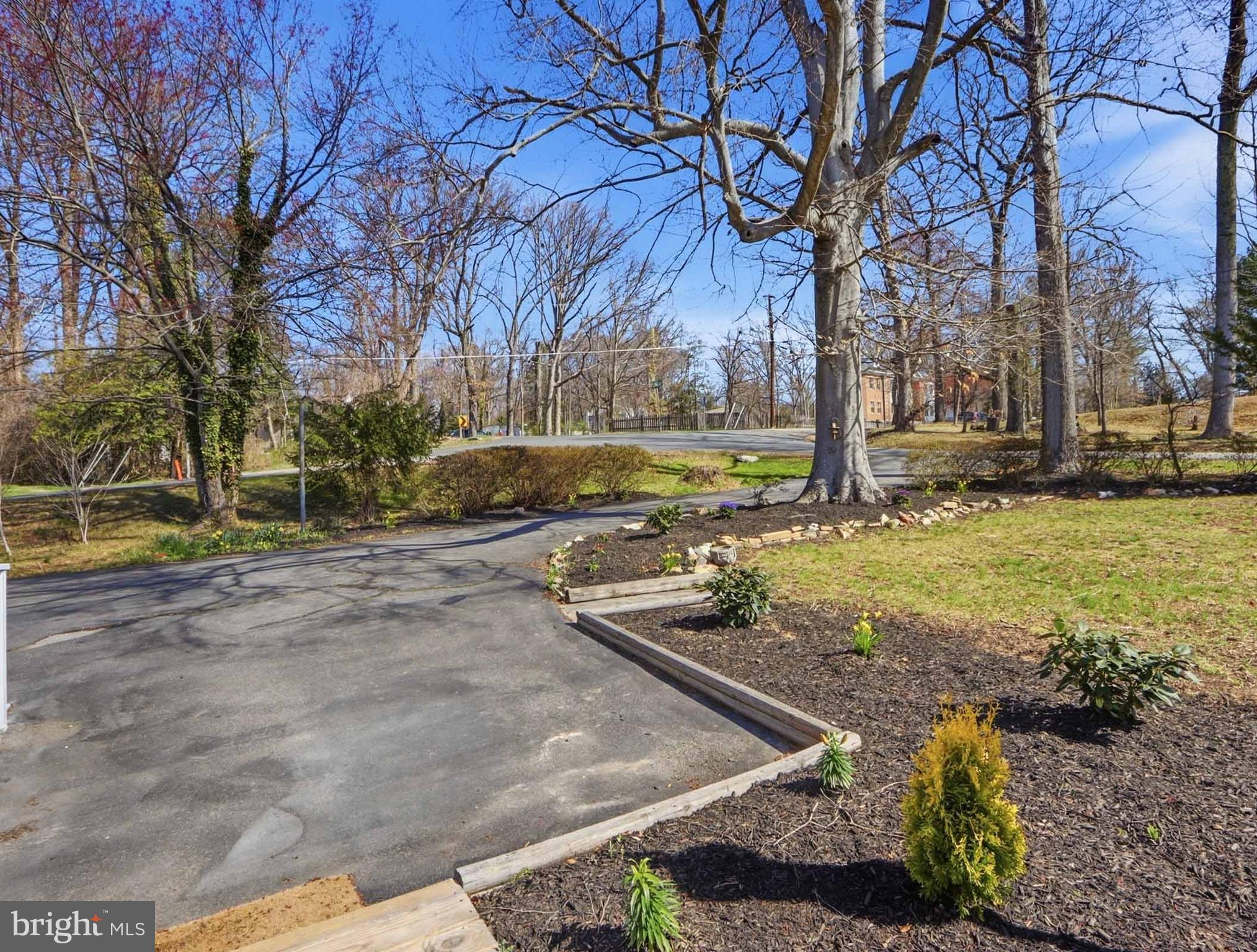 ANNANDALE ACRES - Residential