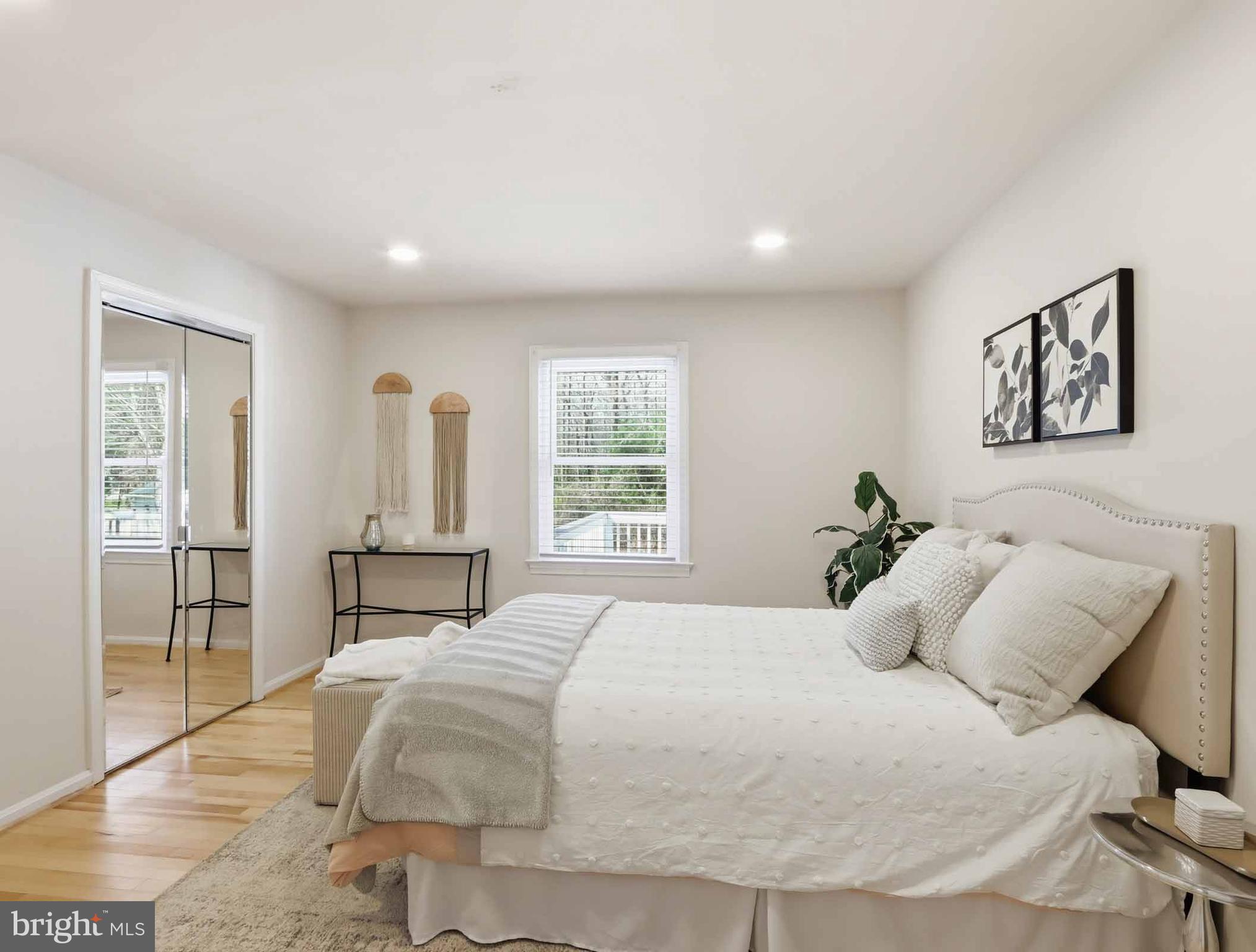 ANNANDALE ACRES - Residential