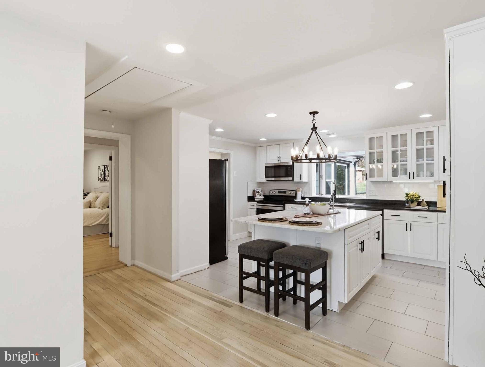 ANNANDALE ACRES - Residential