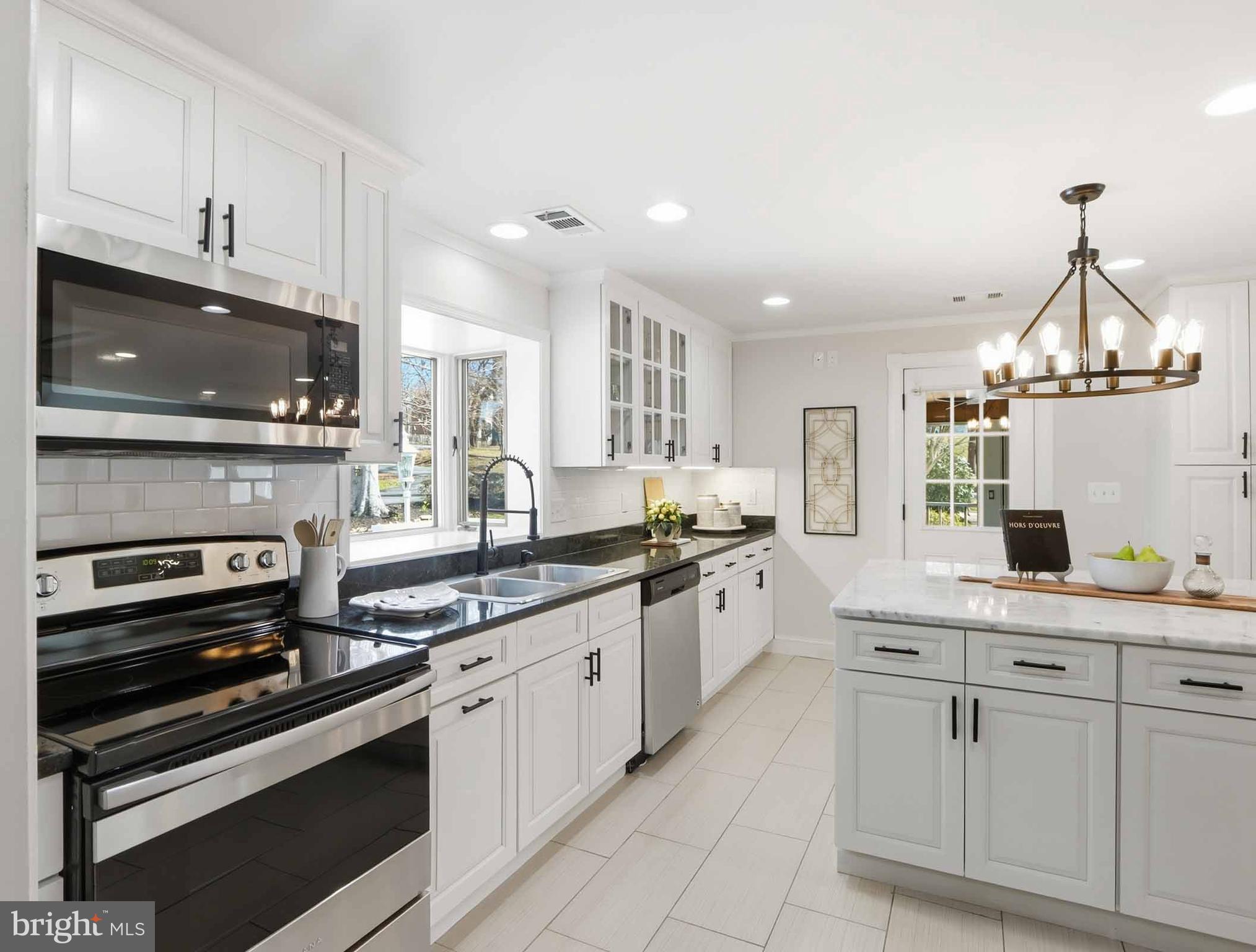 ANNANDALE ACRES - Residential