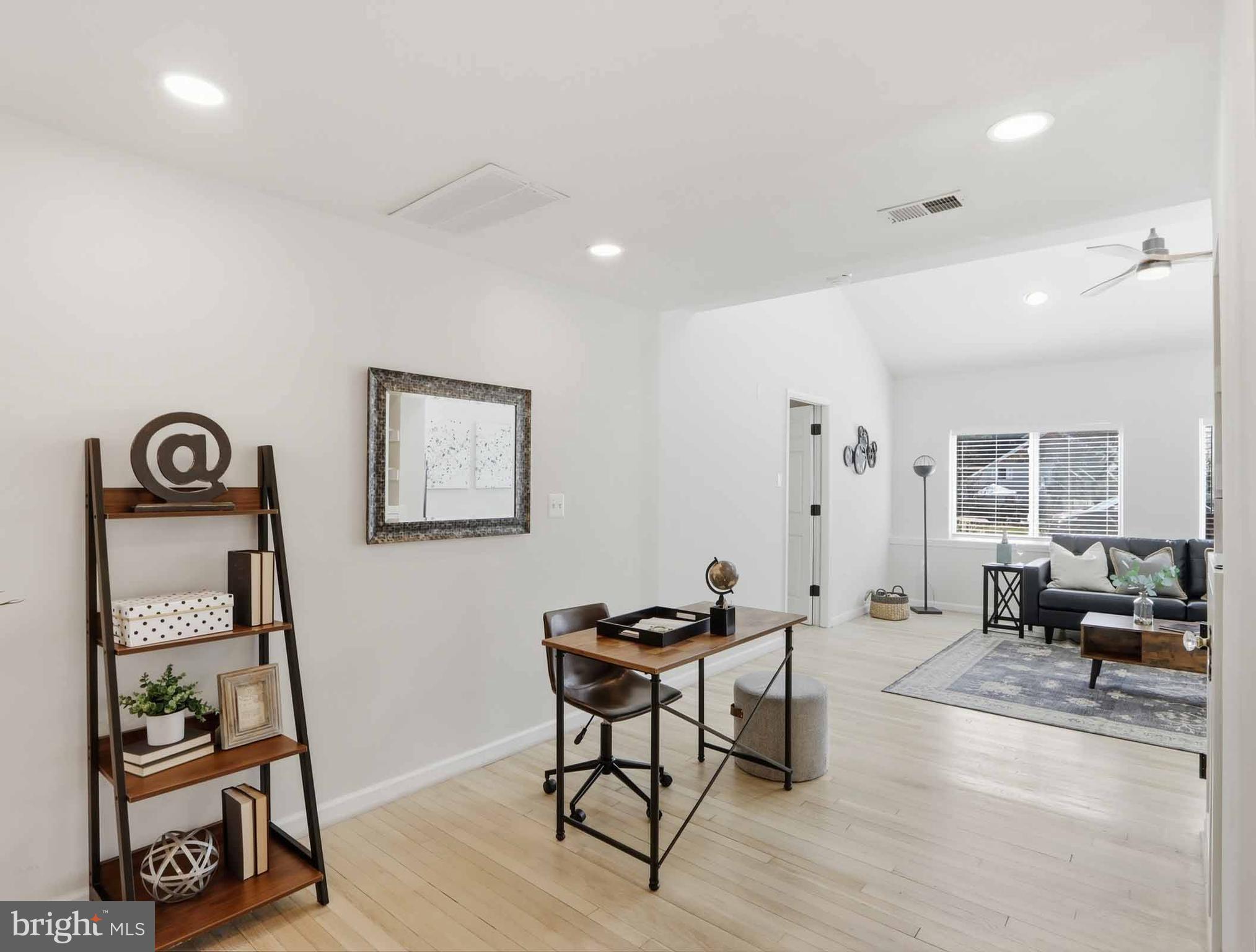 ANNANDALE ACRES - Residential