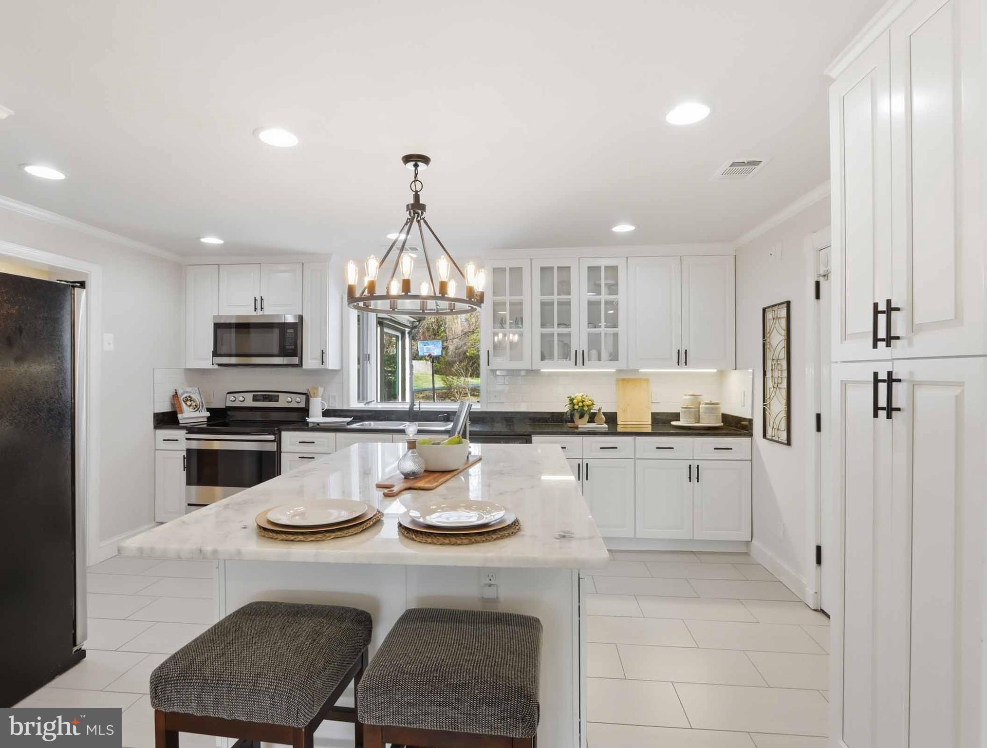 ANNANDALE ACRES - Residential