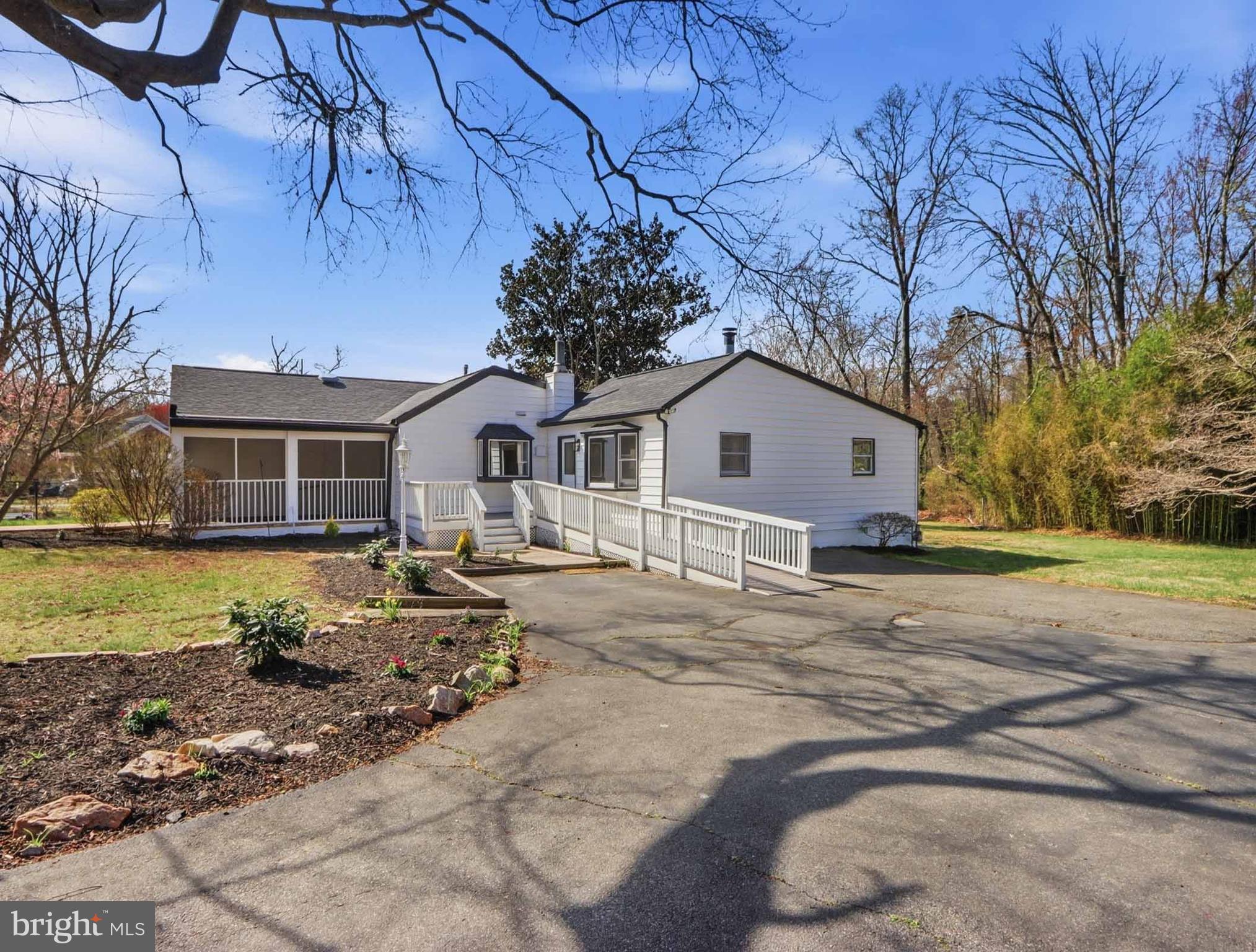 ANNANDALE ACRES - Residential