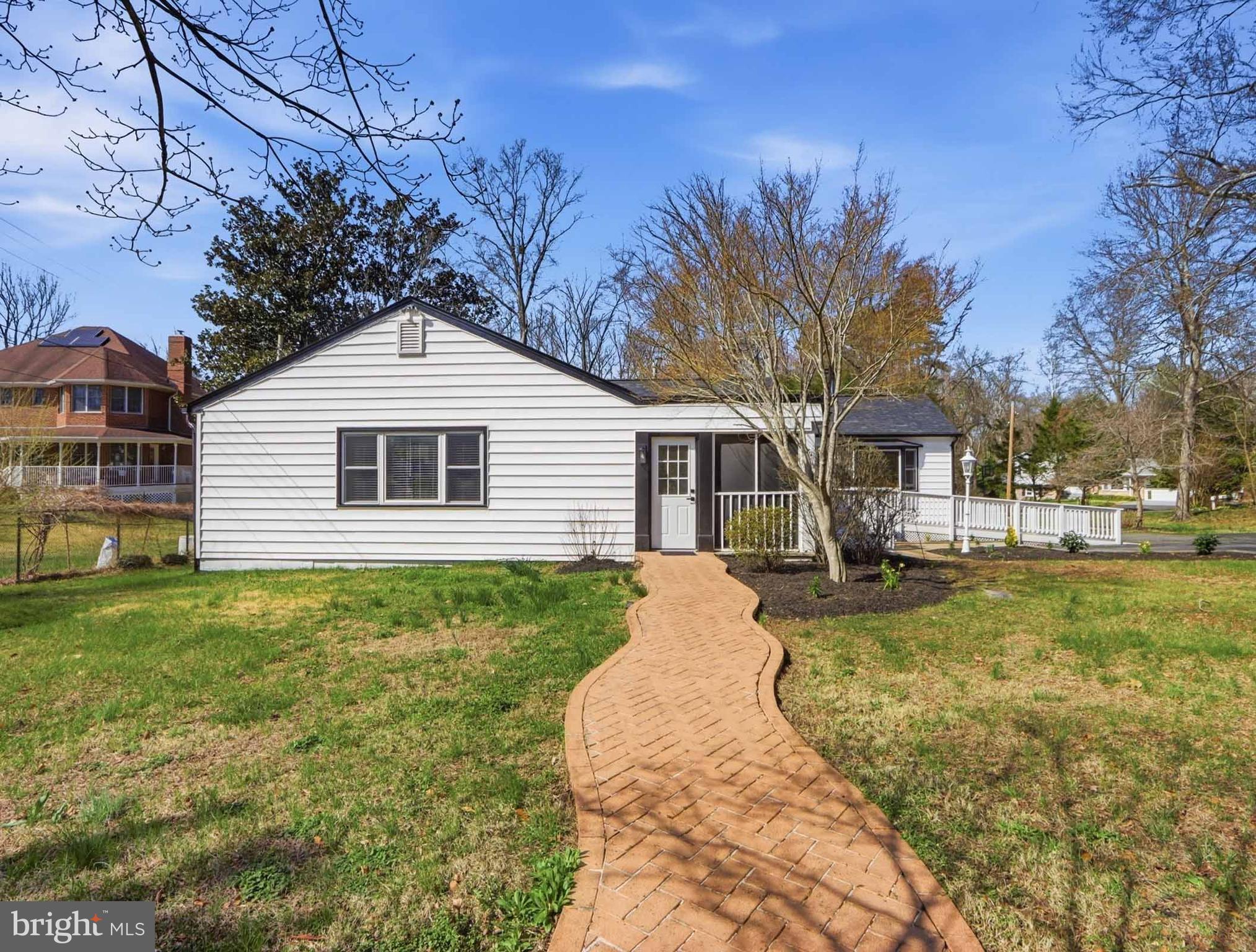 ANNANDALE ACRES - Residential