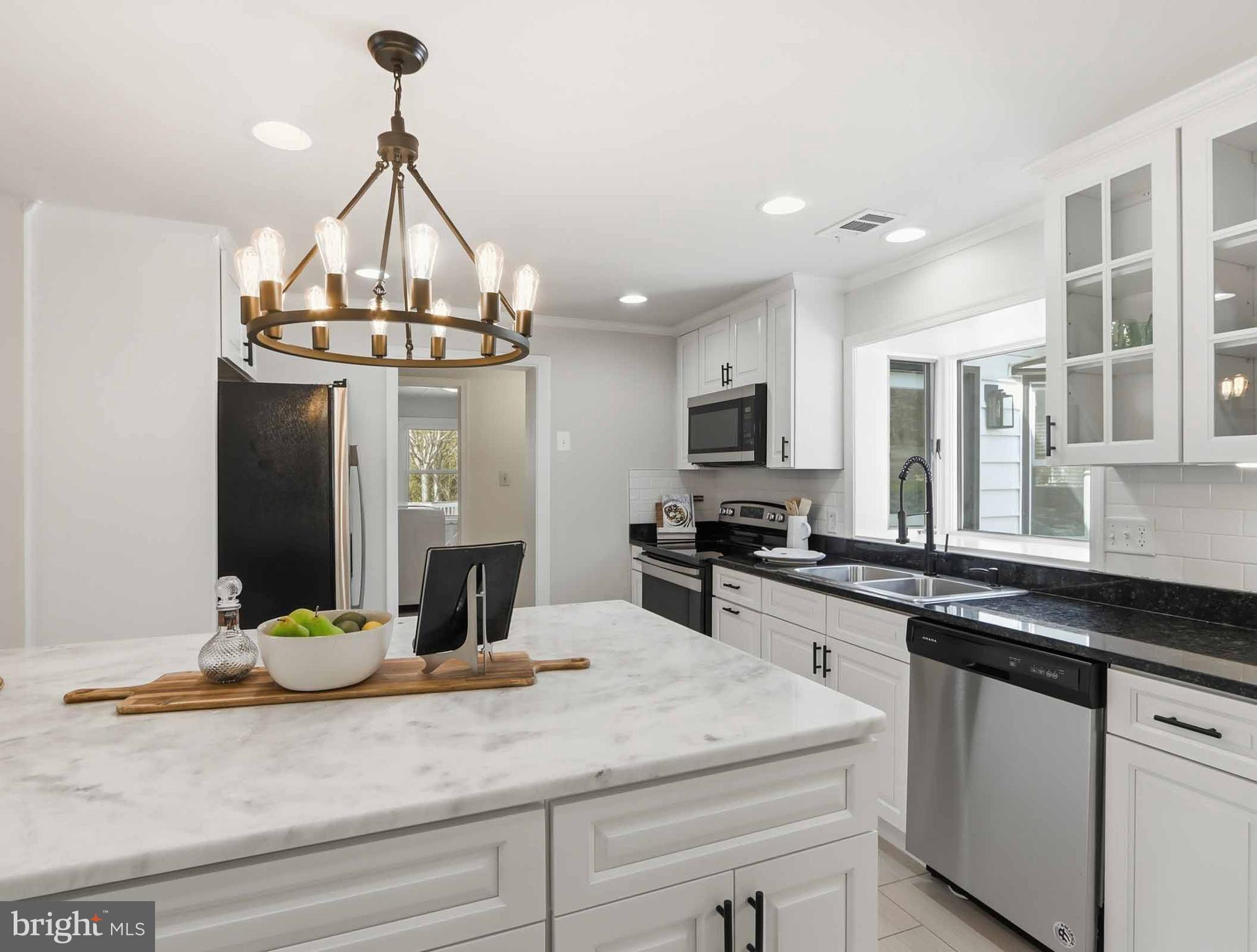 ANNANDALE ACRES - Residential