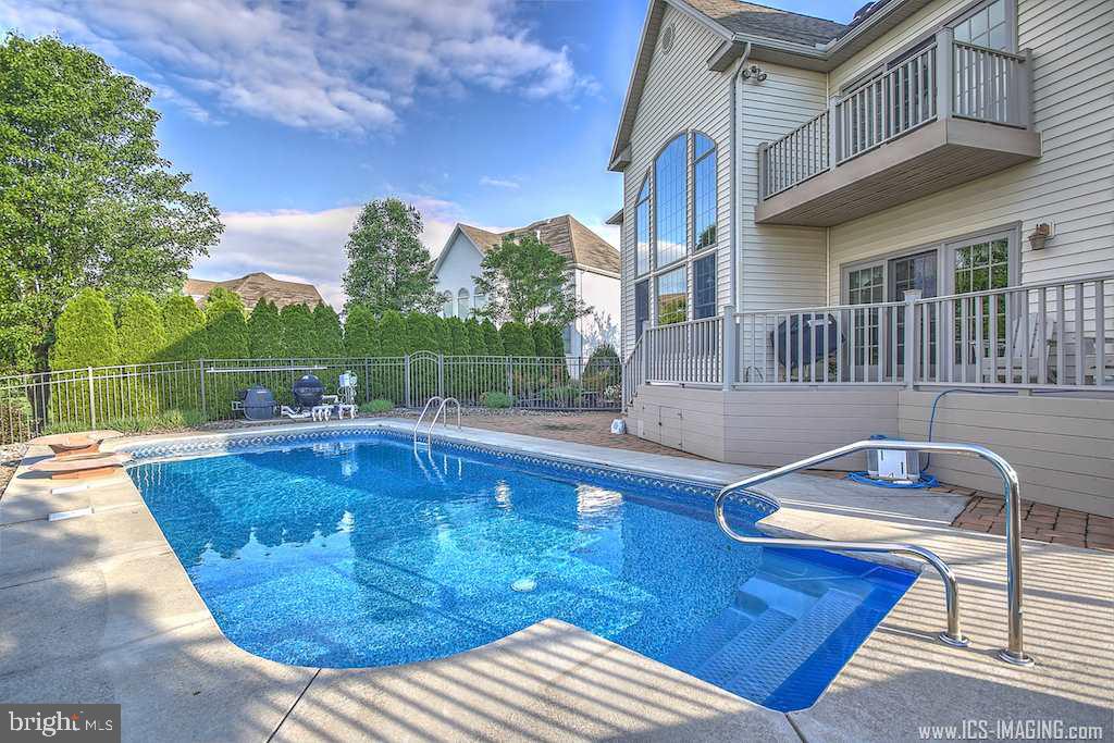 HAMPDEN SUMMIT - Residential