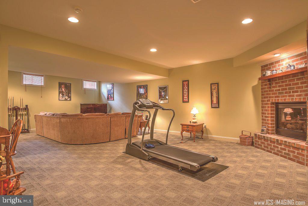 HAMPDEN SUMMIT - Residential