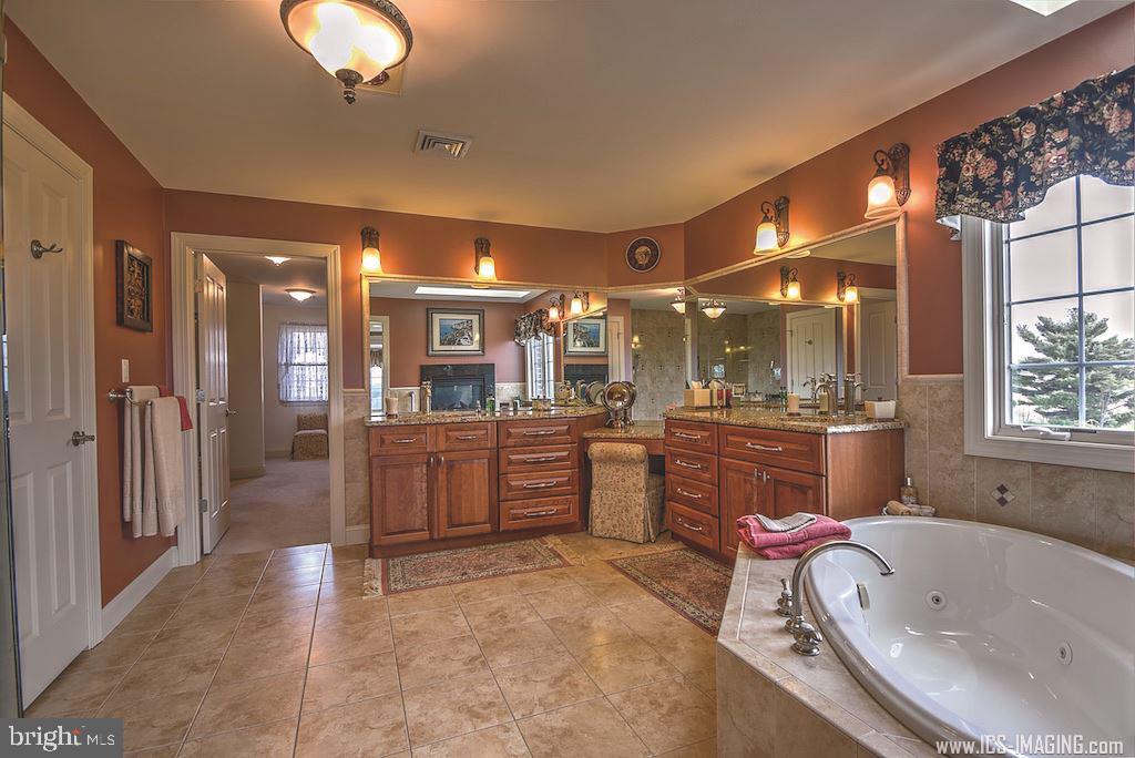 HAMPDEN SUMMIT - Residential