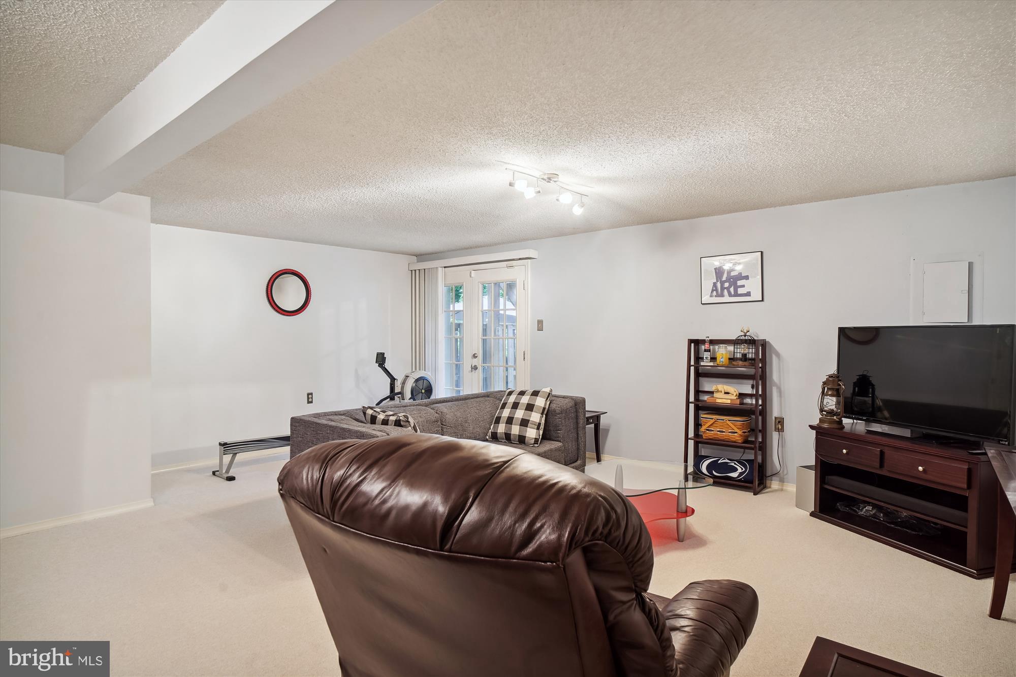 GUNNERS LAKE VILLAGE - Residential Lease