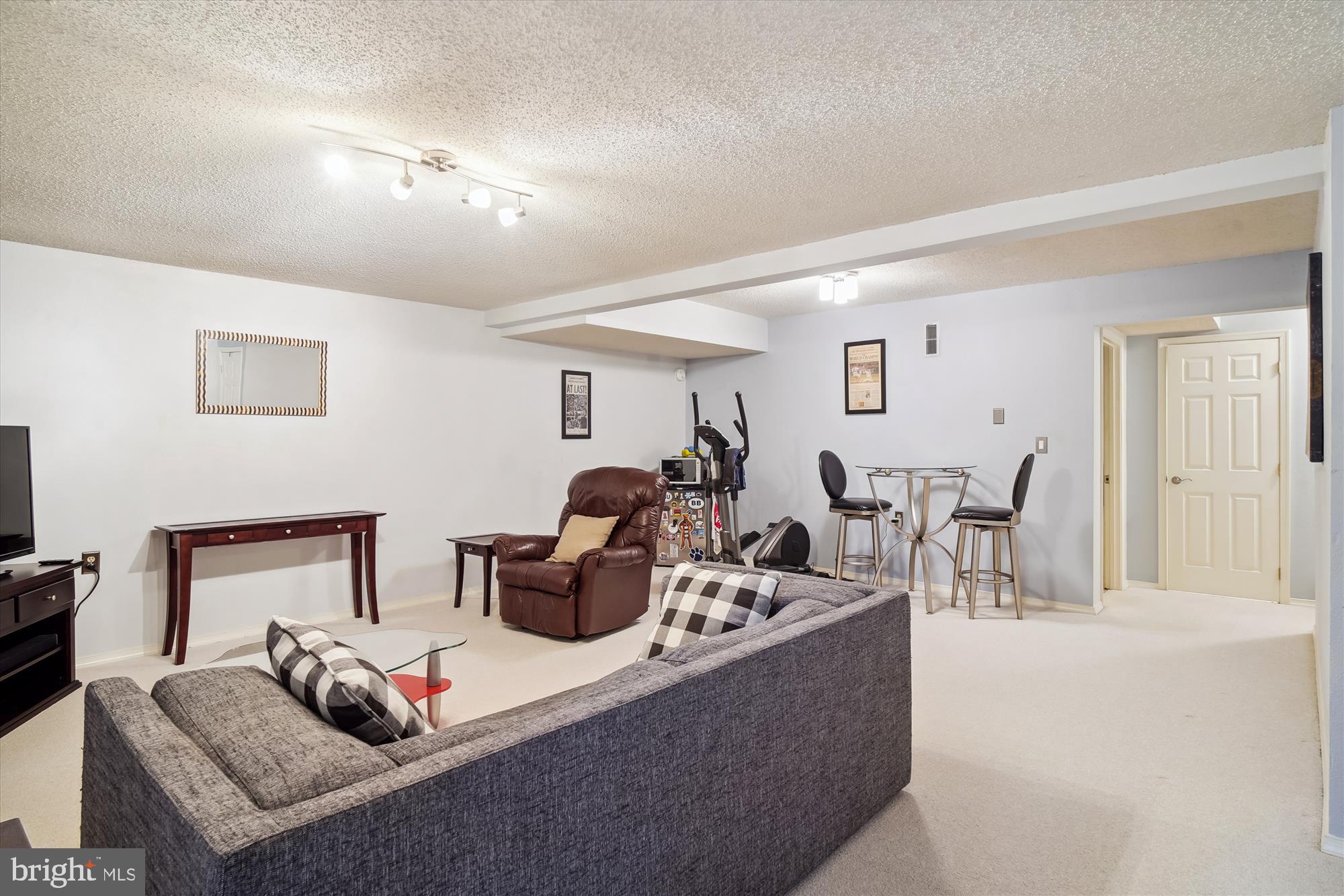 GUNNERS LAKE VILLAGE - Residential Lease