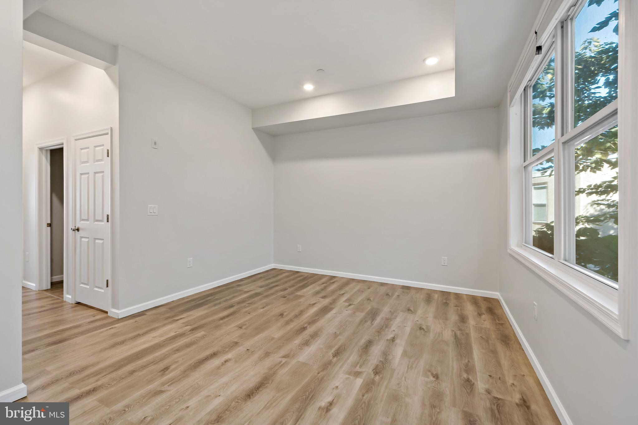 POINT BREEZE - Residential Income
