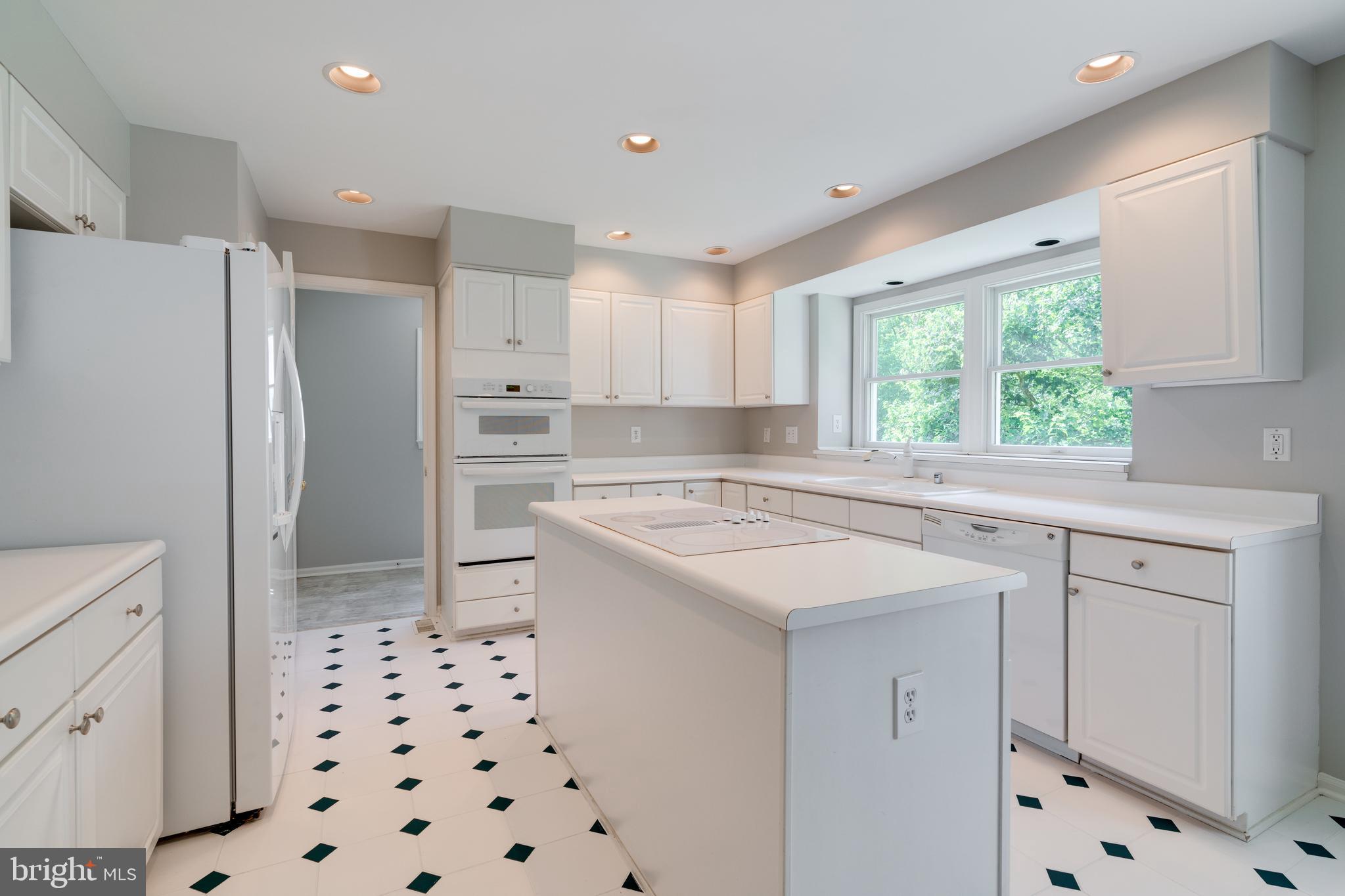 RIVER HILL - Residential