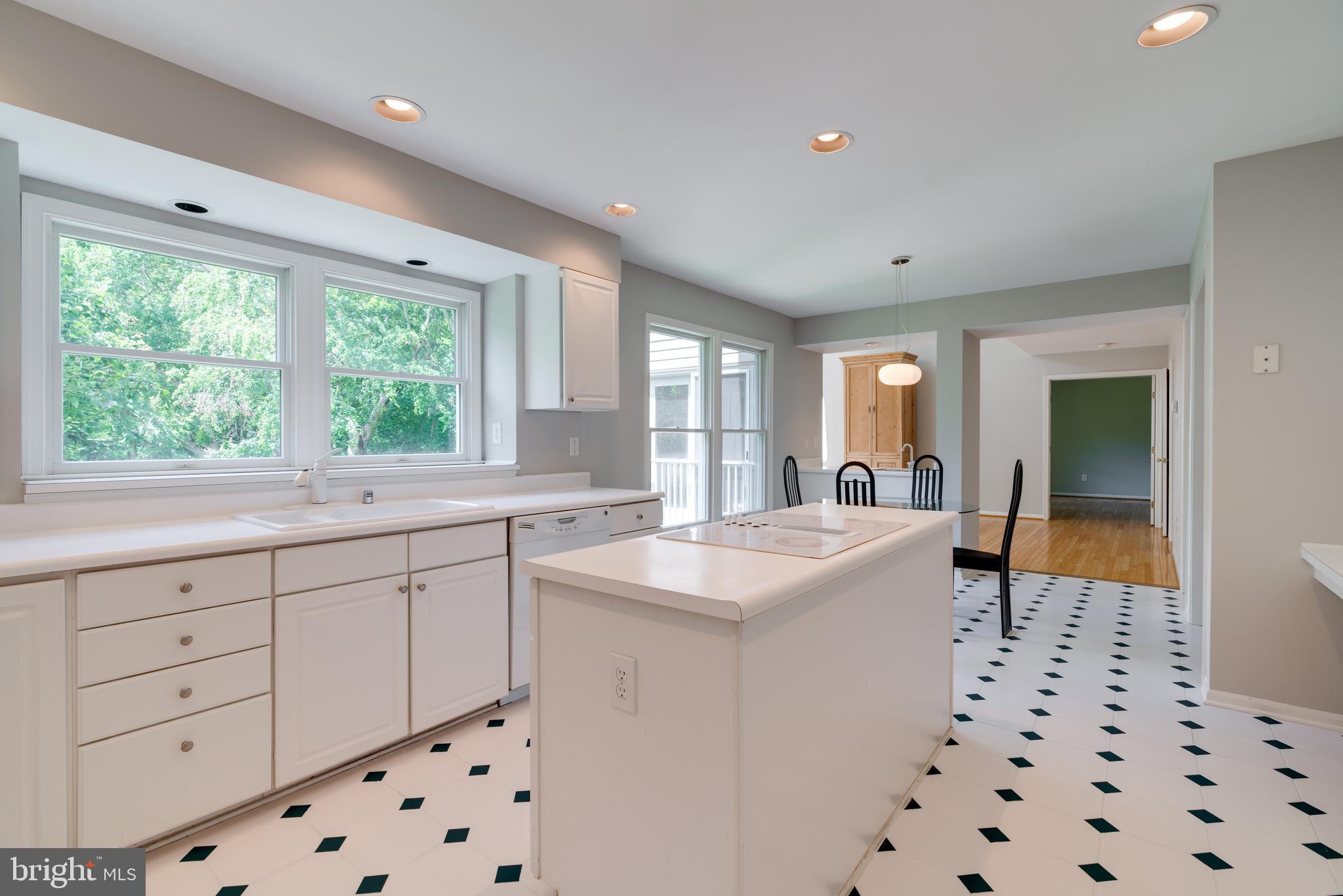 RIVER HILL - Residential