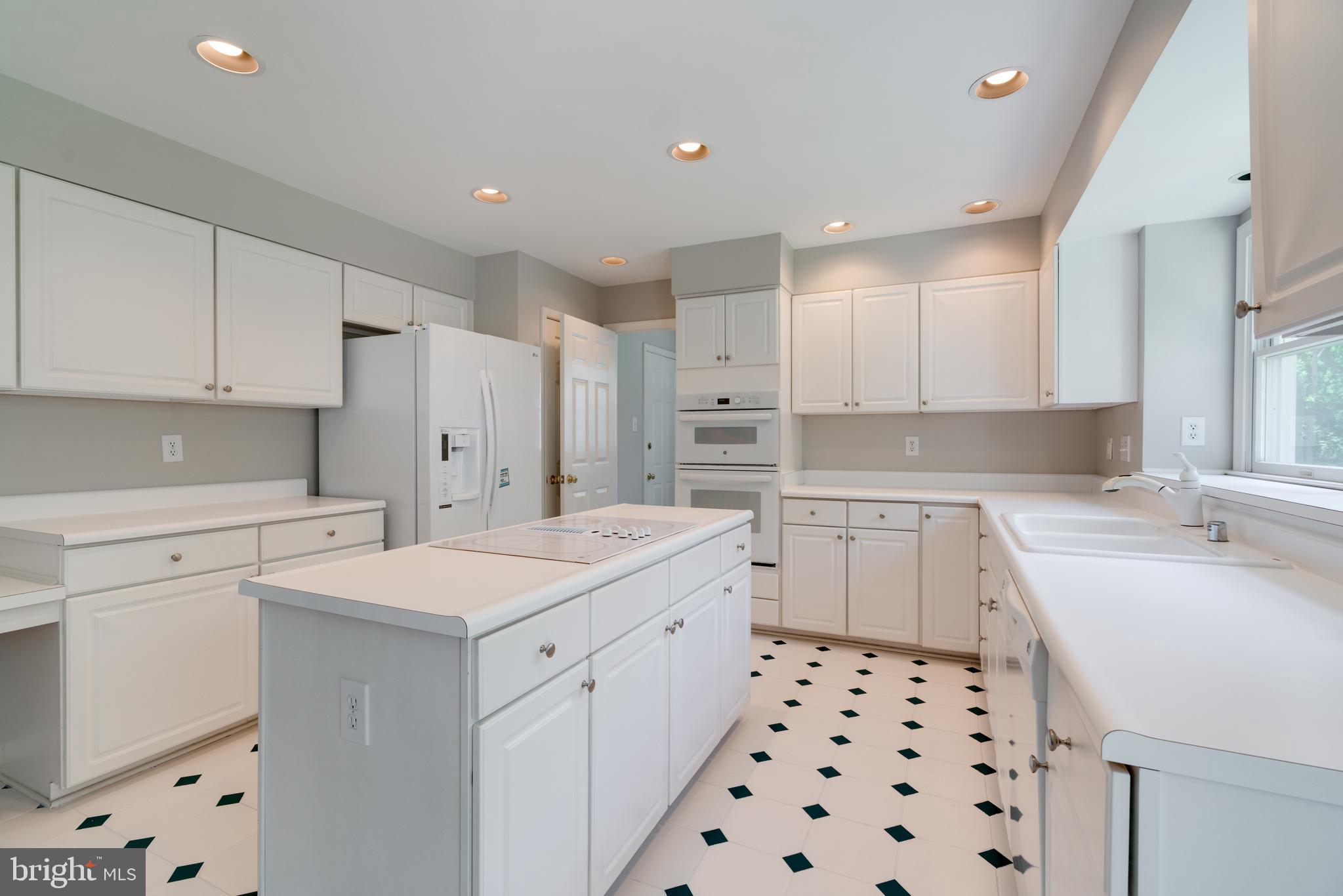 RIVER HILL - Residential