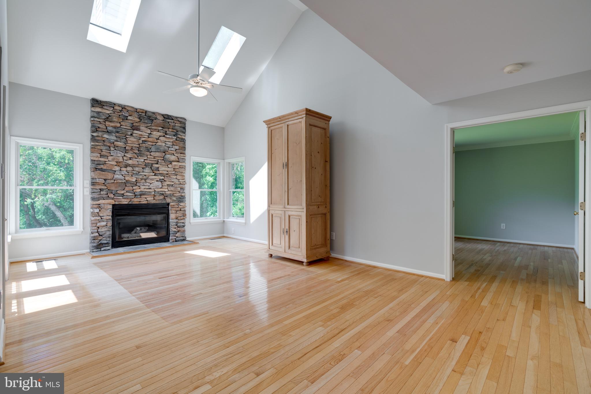 RIVER HILL - Residential