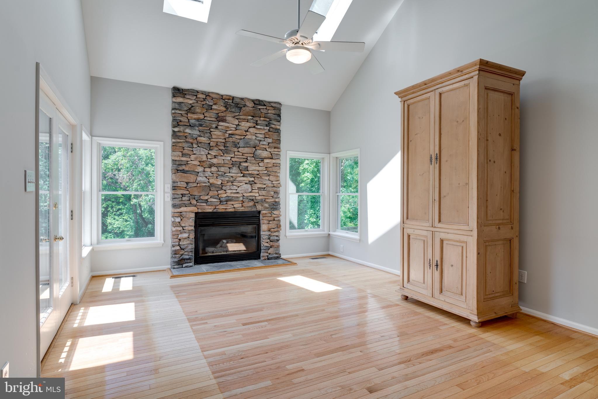 RIVER HILL - Residential