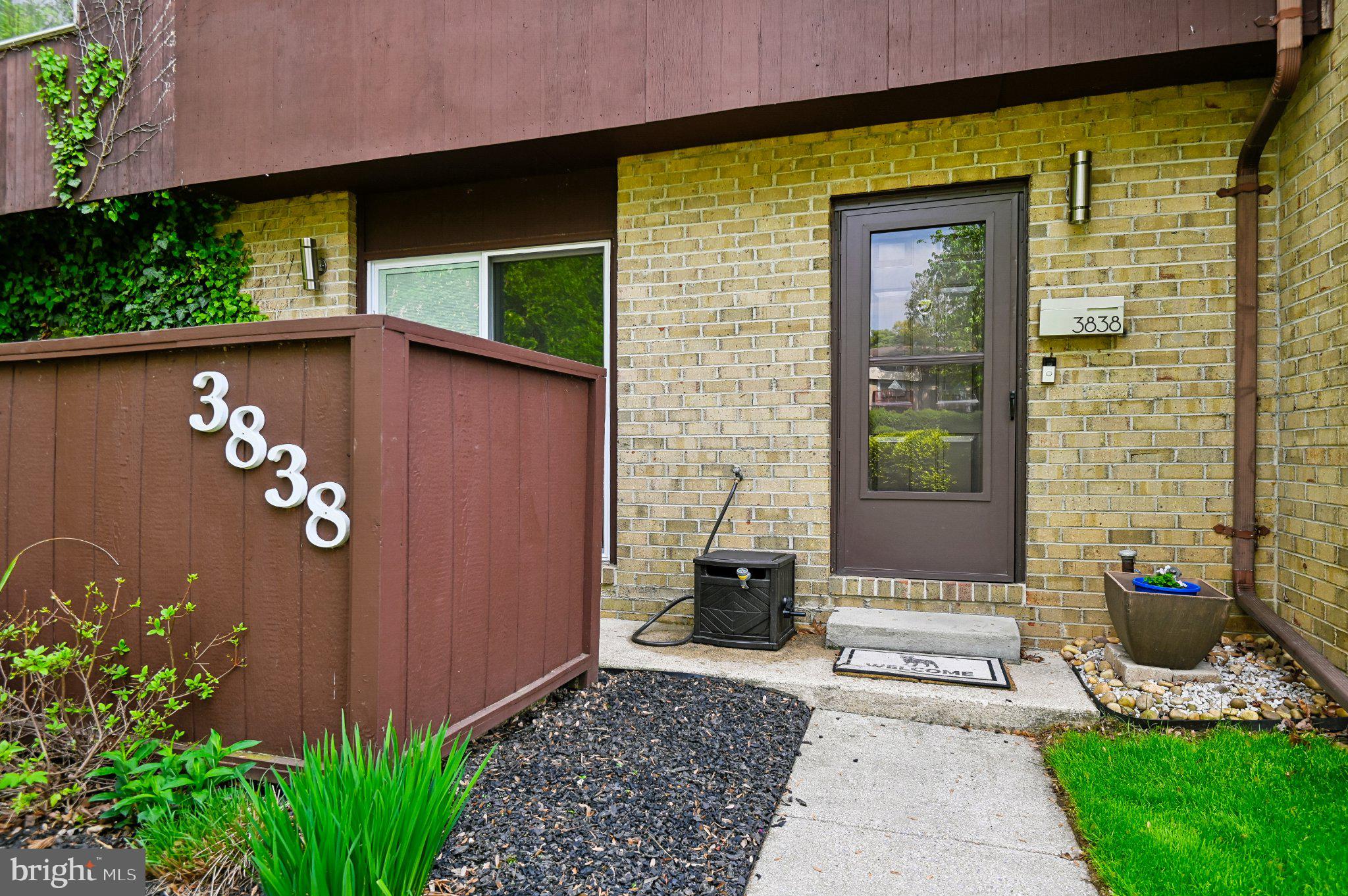 3838 TWIN LAKES COURT