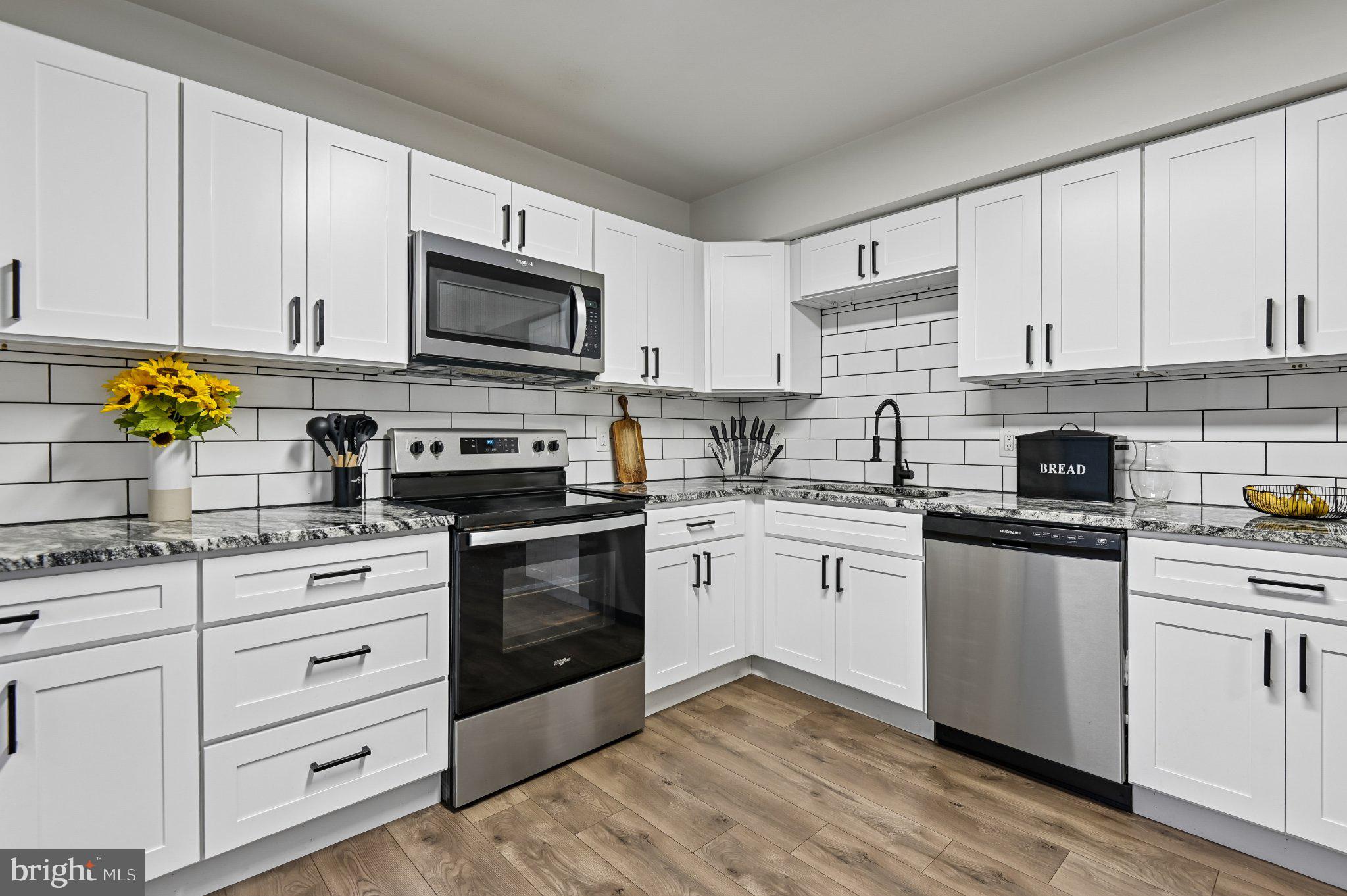 3838 TWIN LAKES COURT