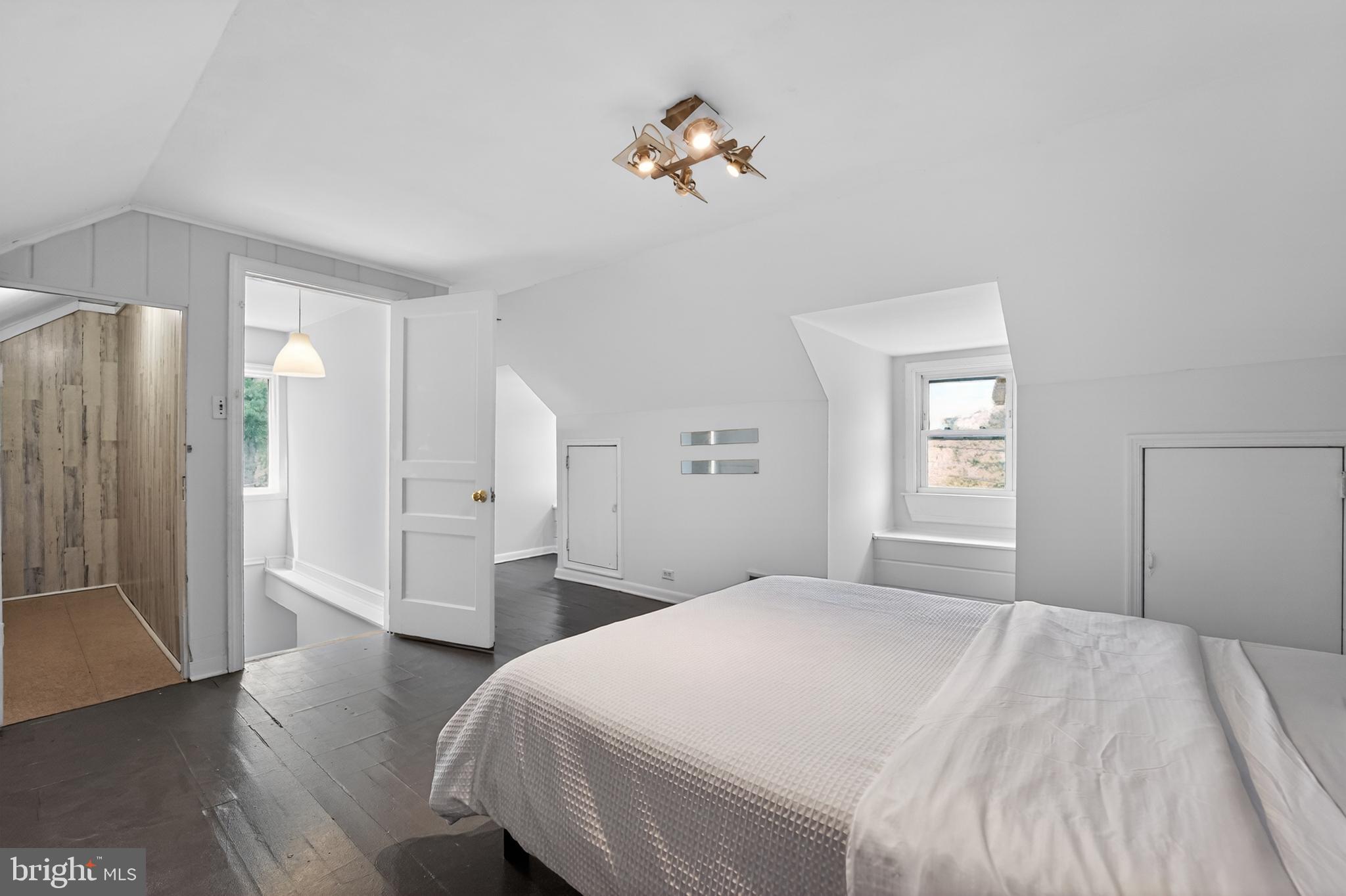 CHARLTON HEIGHTS - Residential