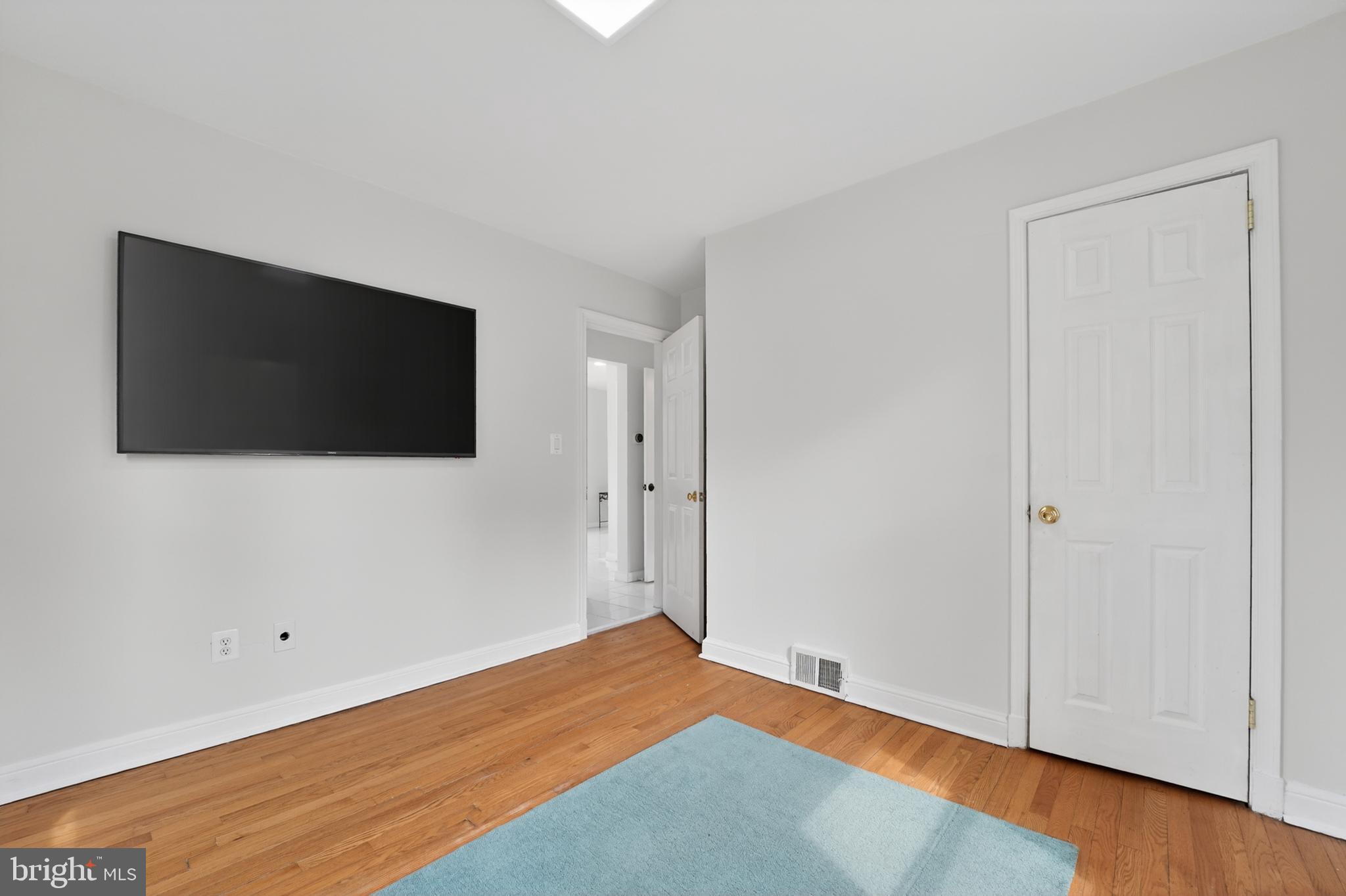 CHARLTON HEIGHTS - Residential