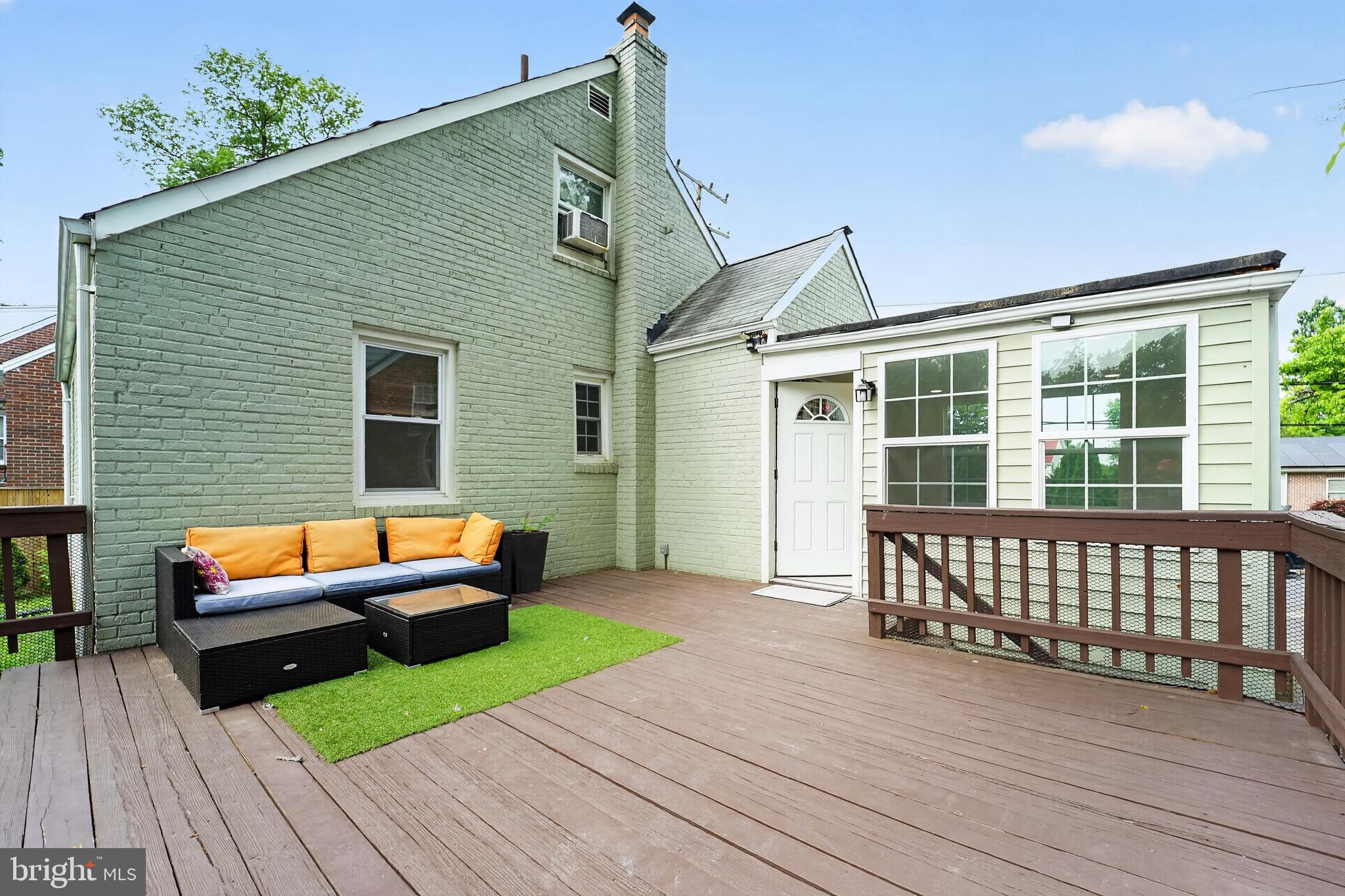 CHARLTON HEIGHTS - Residential