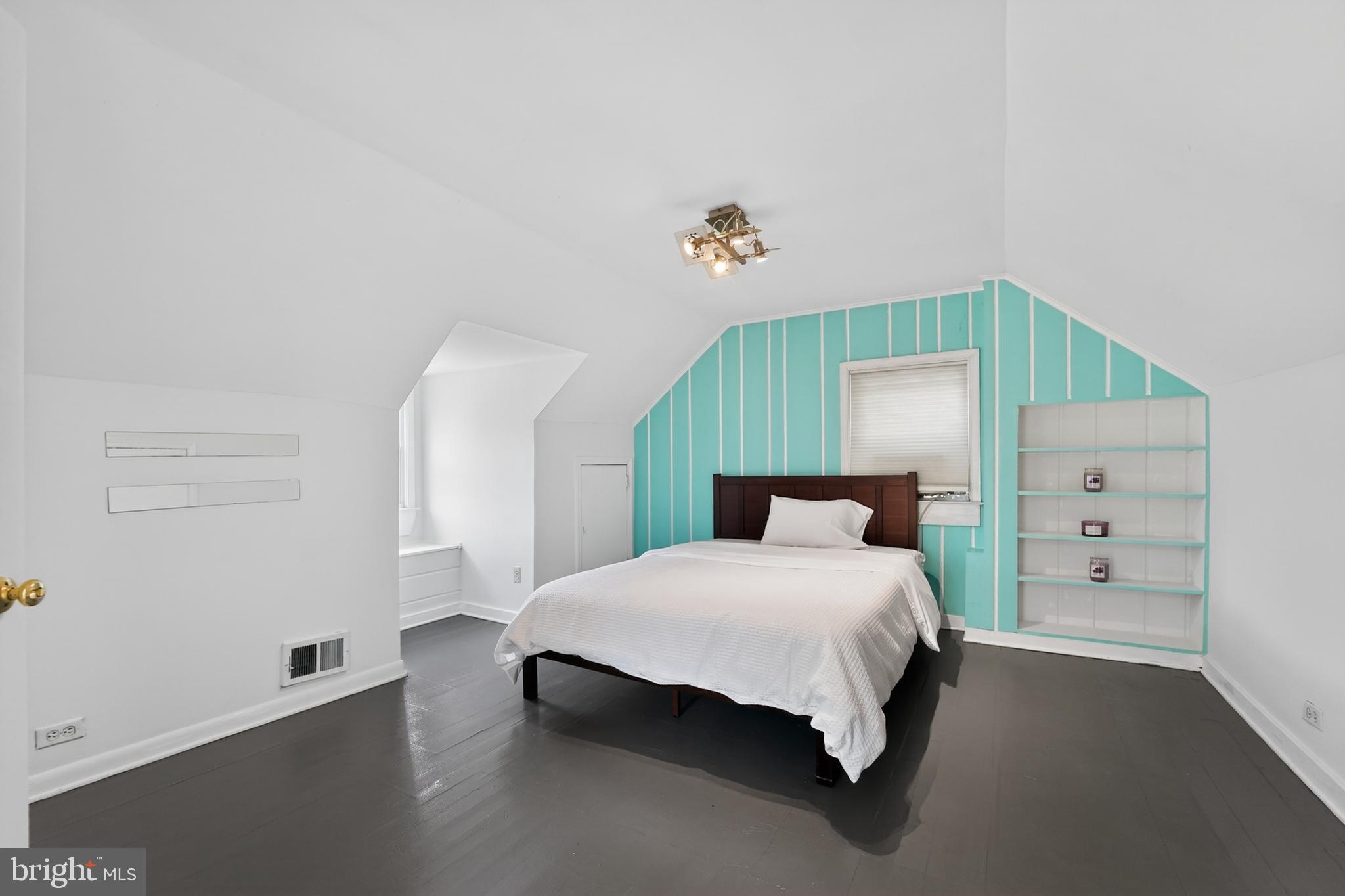 CHARLTON HEIGHTS - Residential
