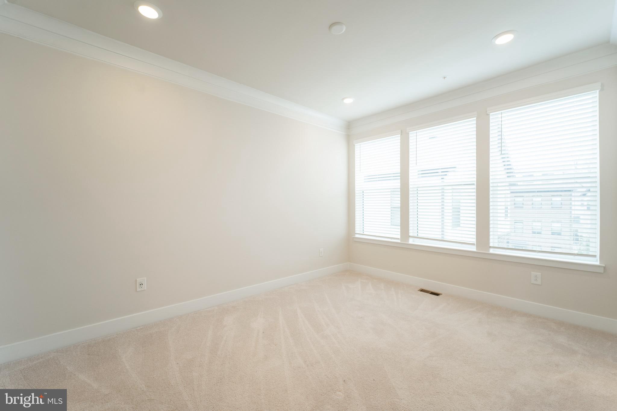 MEDFIELD - Residential