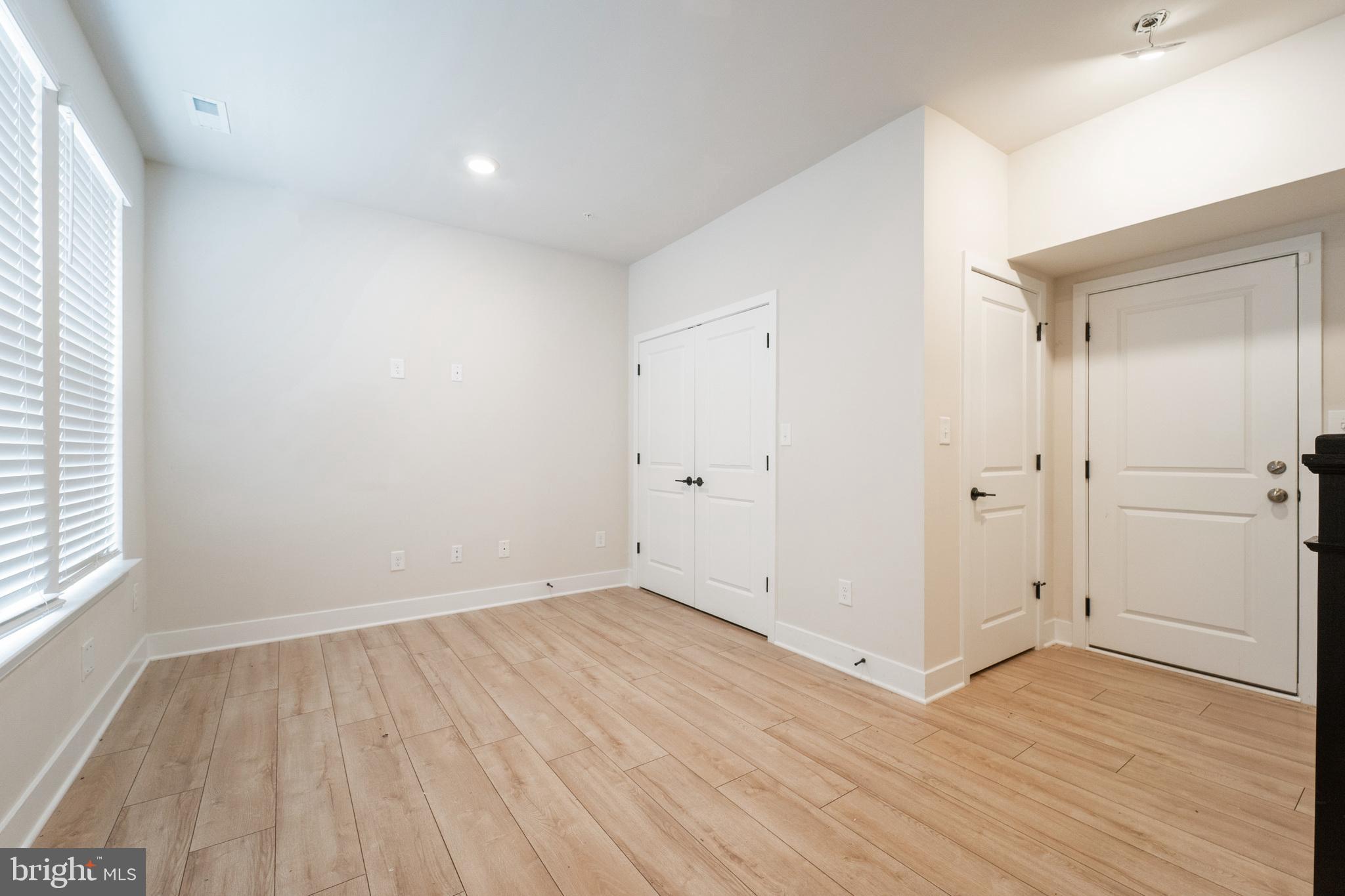 MEDFIELD - Residential