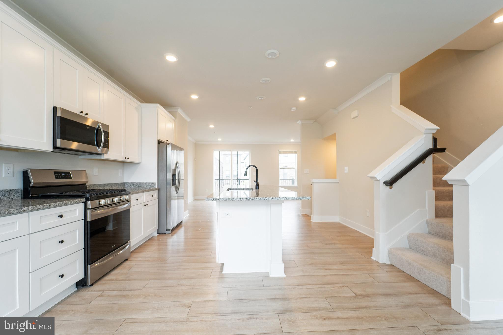 MEDFIELD - Residential