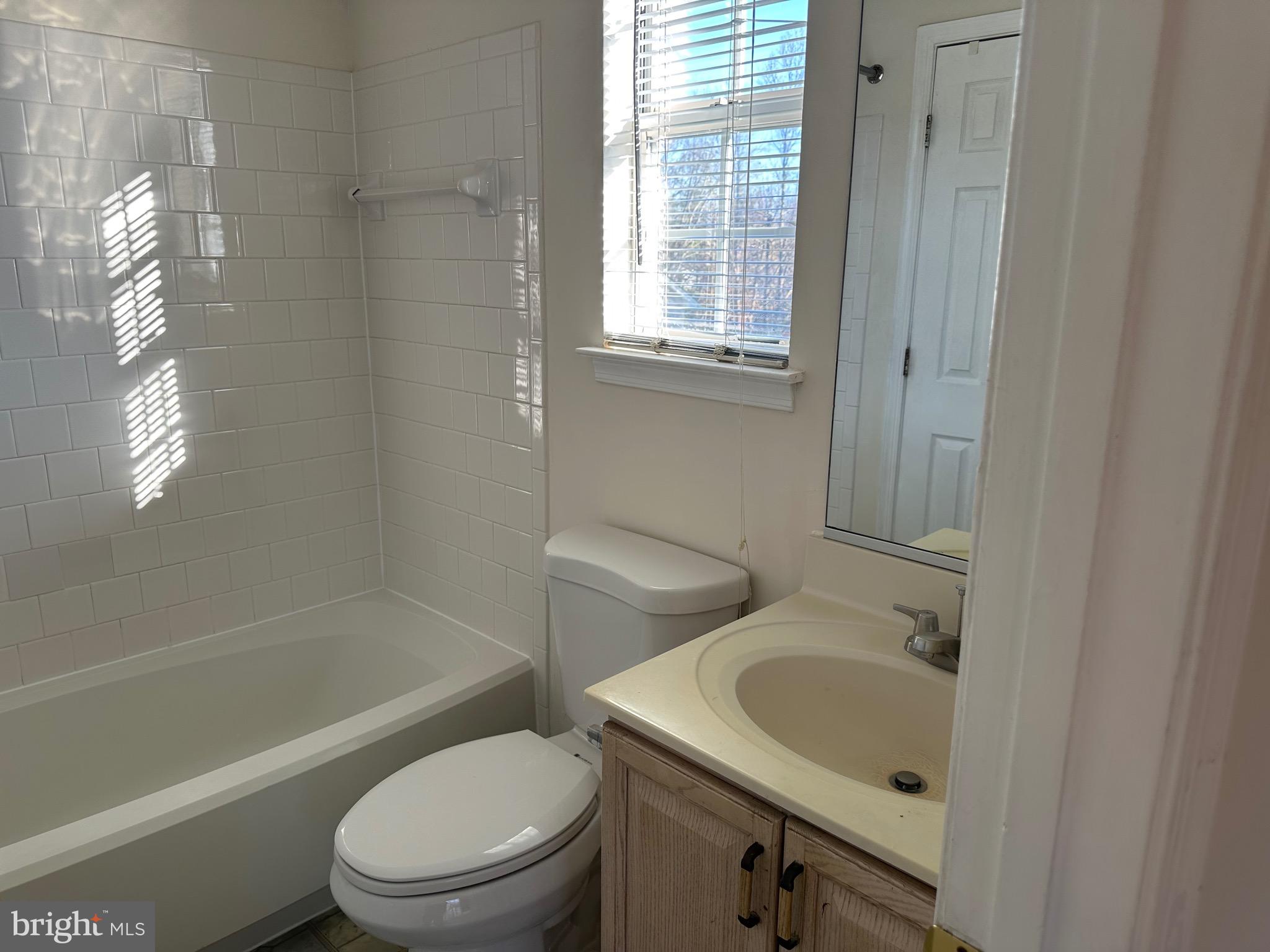 POTOMAC LAKES - Residential Lease