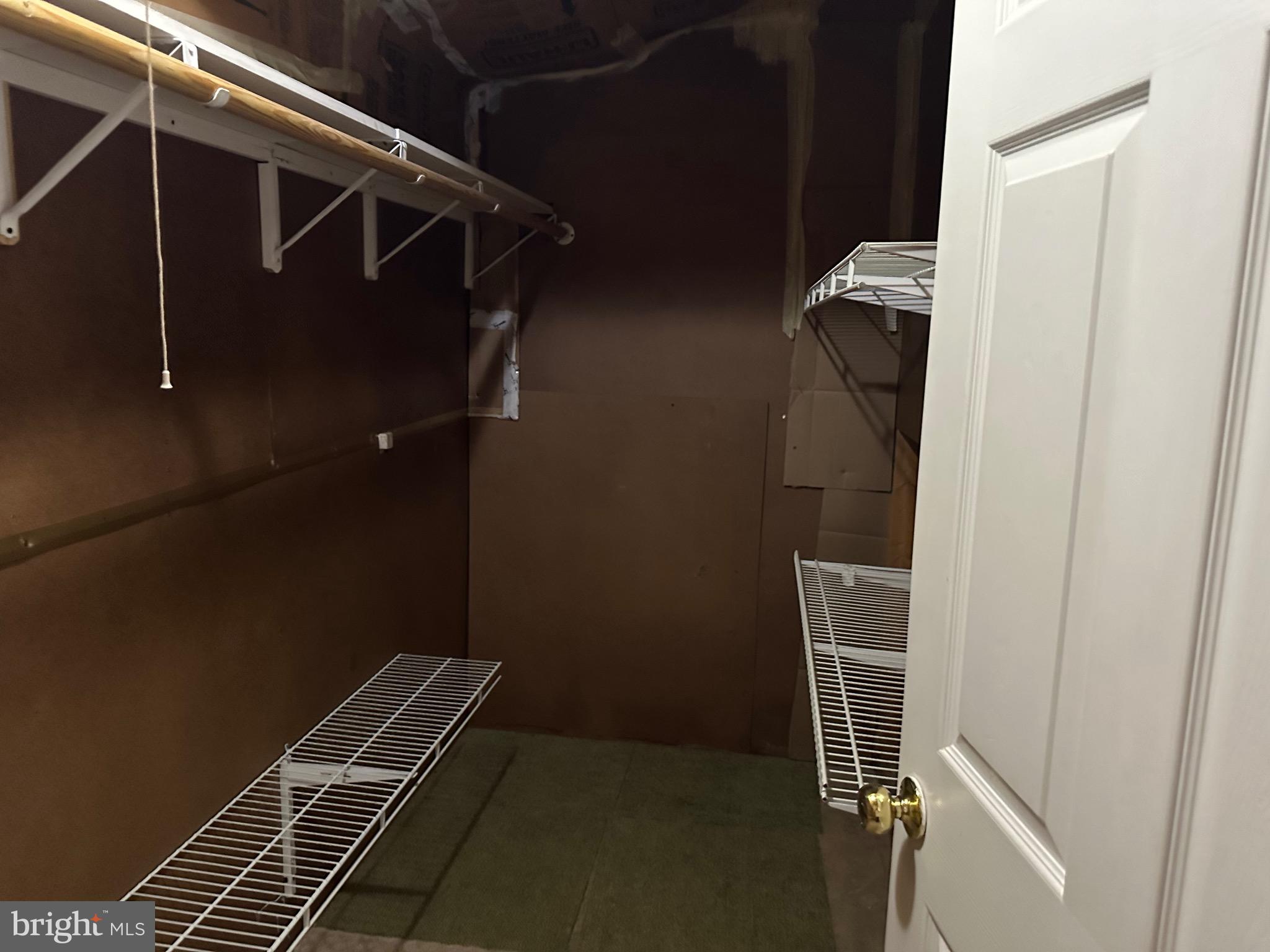 POTOMAC LAKES - Residential Lease