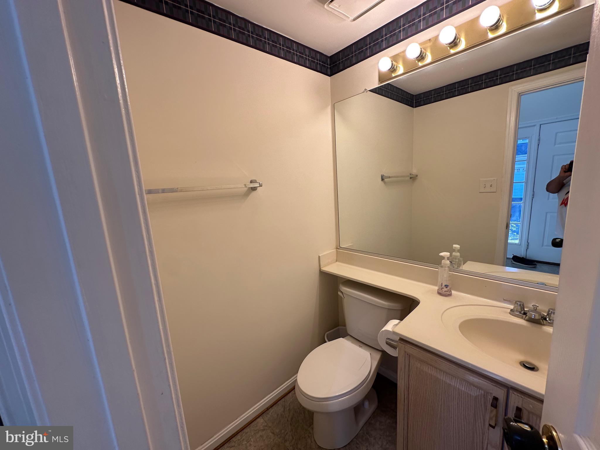 POTOMAC LAKES - Residential Lease