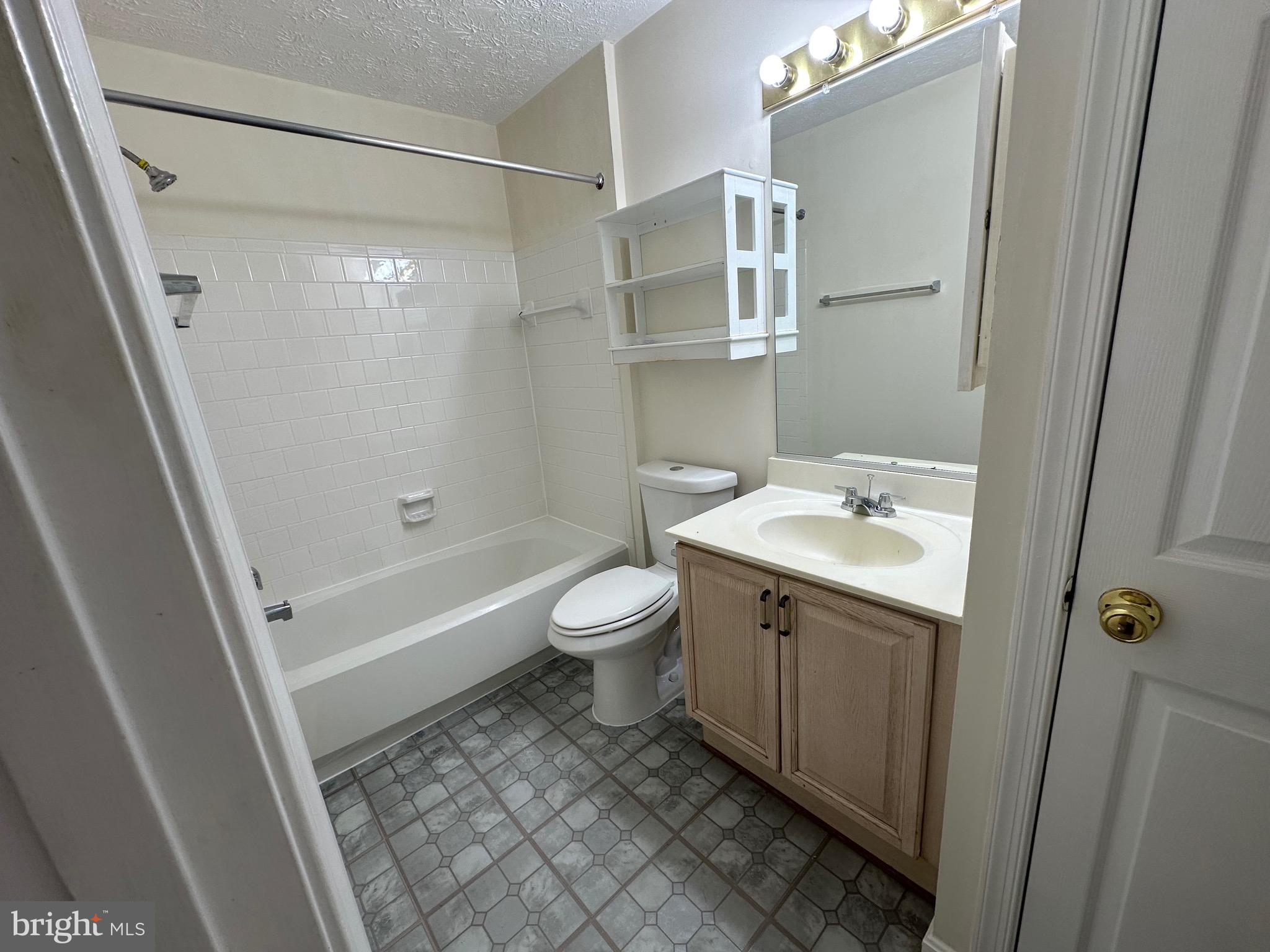 POTOMAC LAKES - Residential Lease