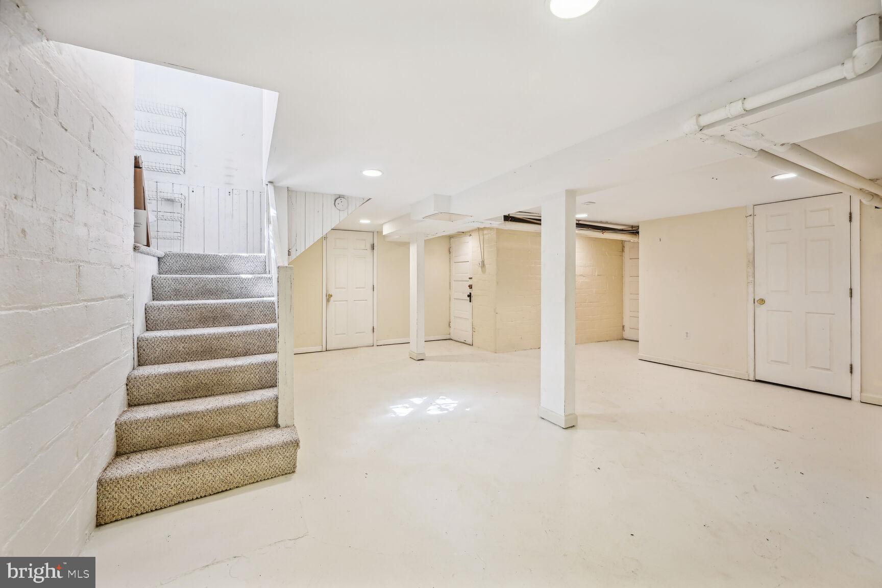 CHEVY CHASE VILLAGE - Residential