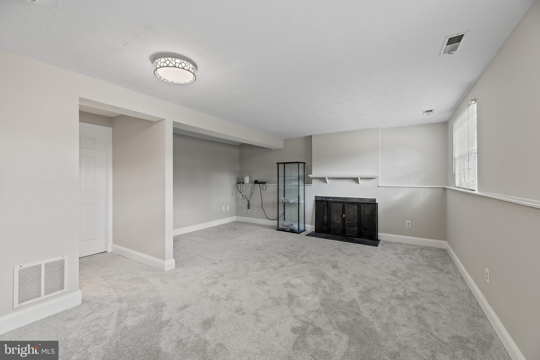 WHISPERING WOODS - Residential