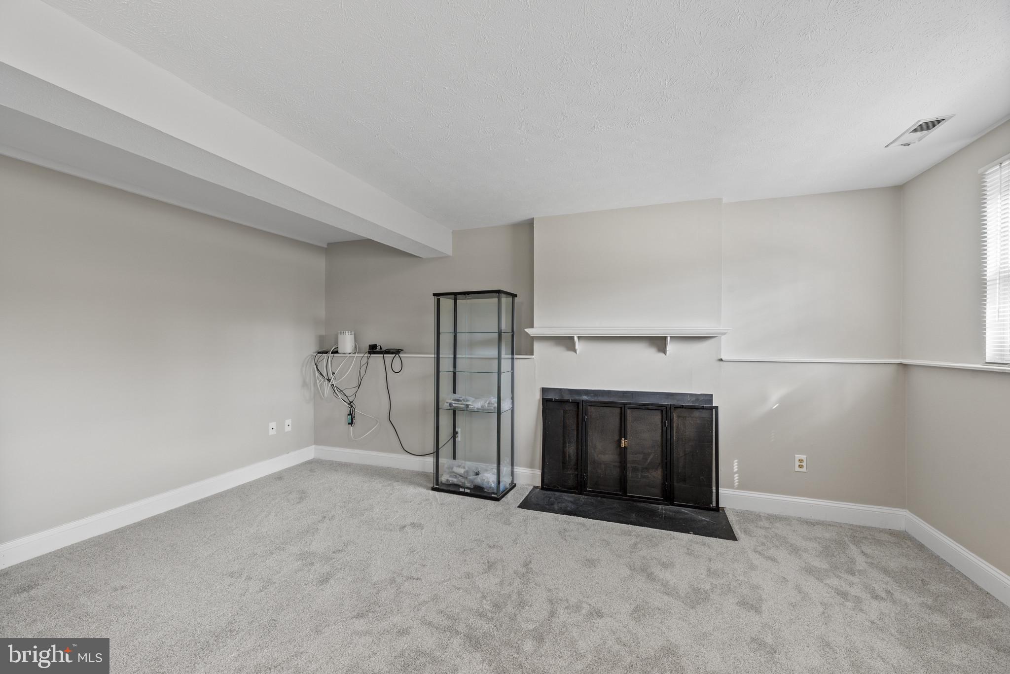 WHISPERING WOODS - Residential