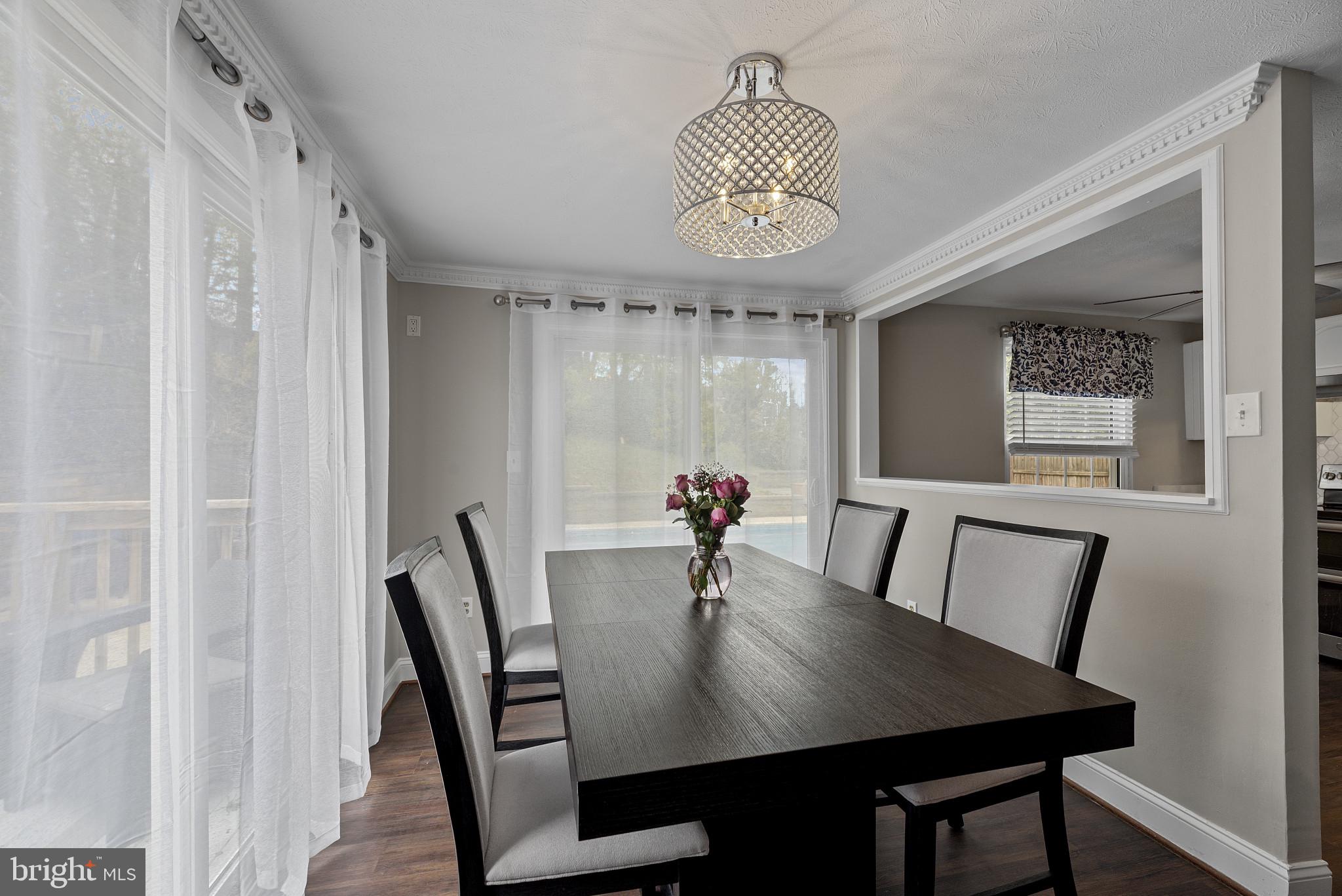 WHISPERING WOODS - Residential