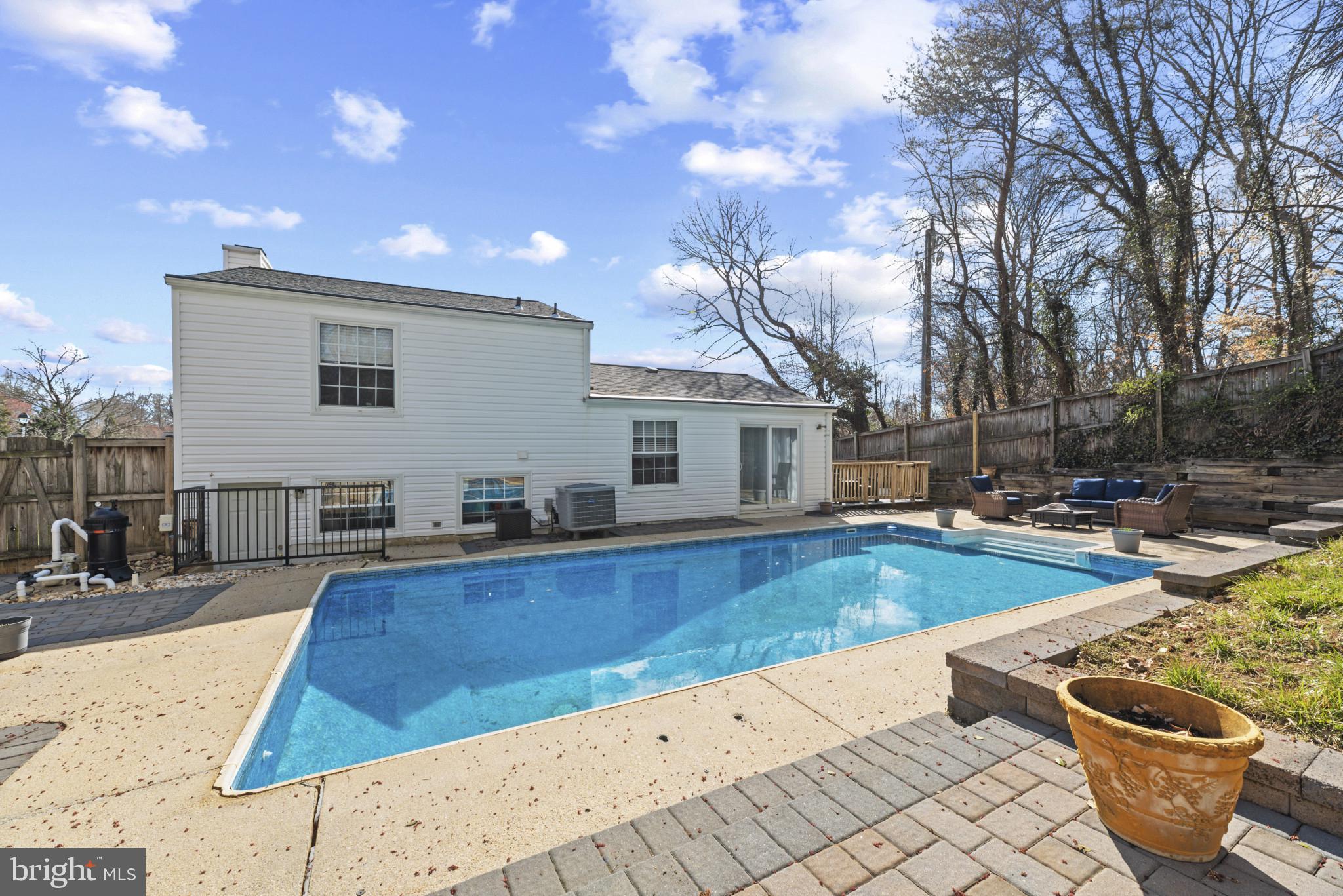 WHISPERING WOODS - Residential