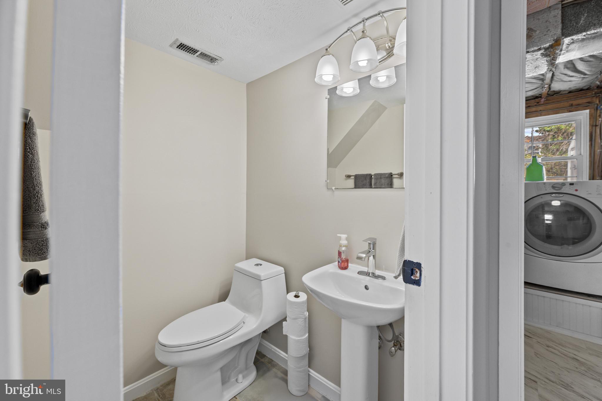 WHISPERING WOODS - Residential