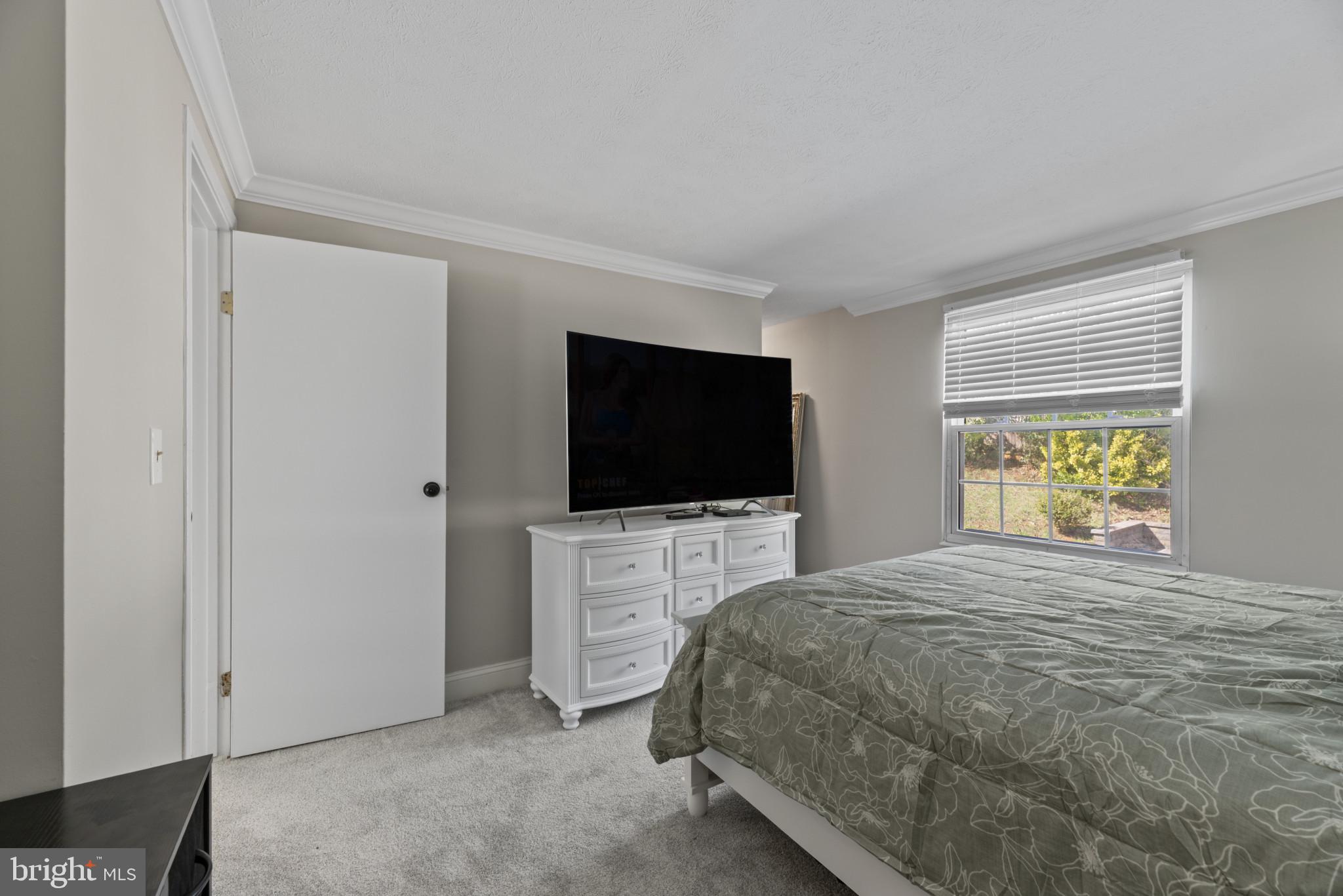 WHISPERING WOODS - Residential