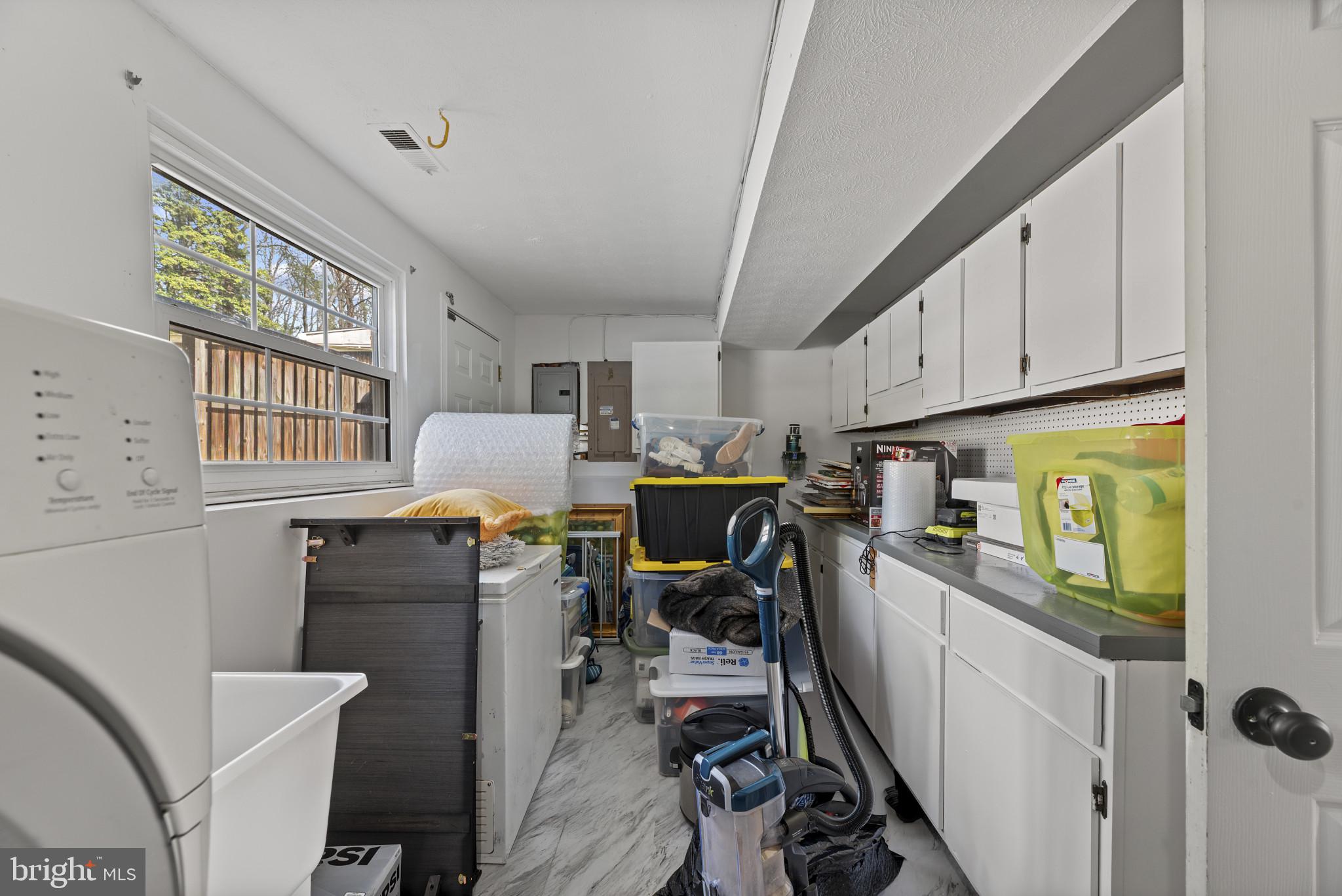 WHISPERING WOODS - Residential