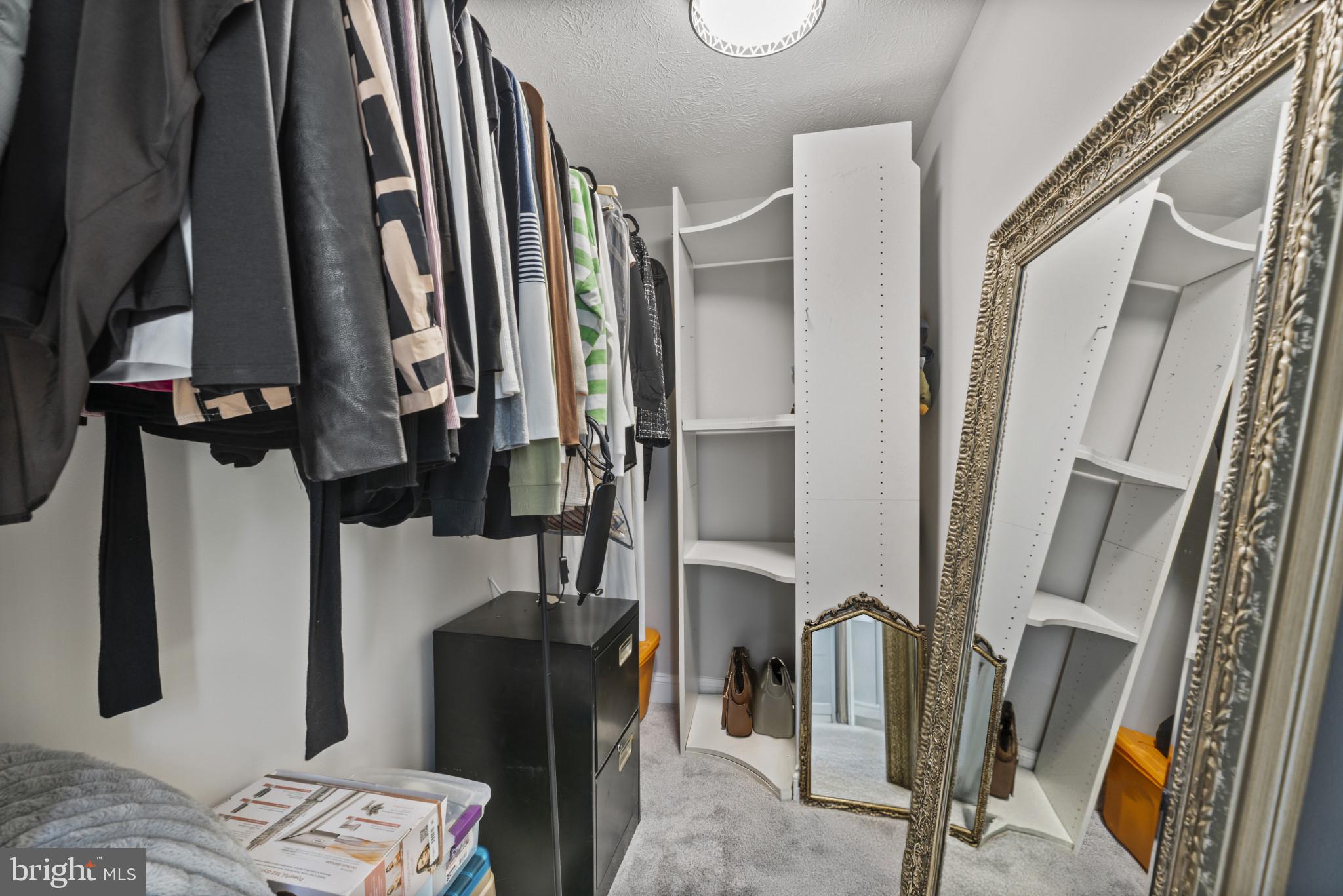 WHISPERING WOODS - Residential