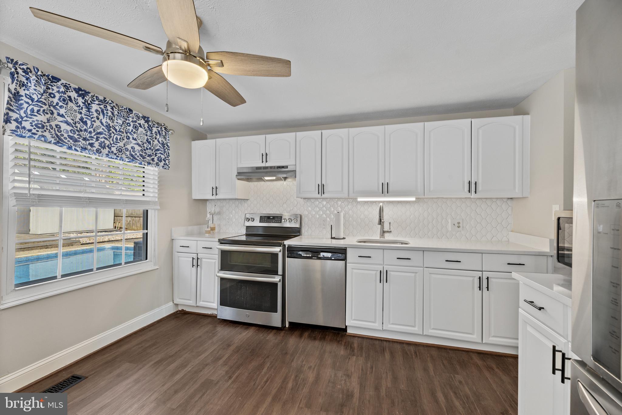 WHISPERING WOODS - Residential