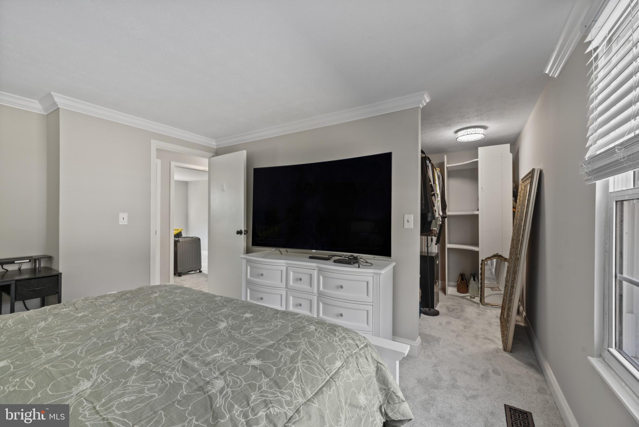 WHISPERING WOODS - Residential