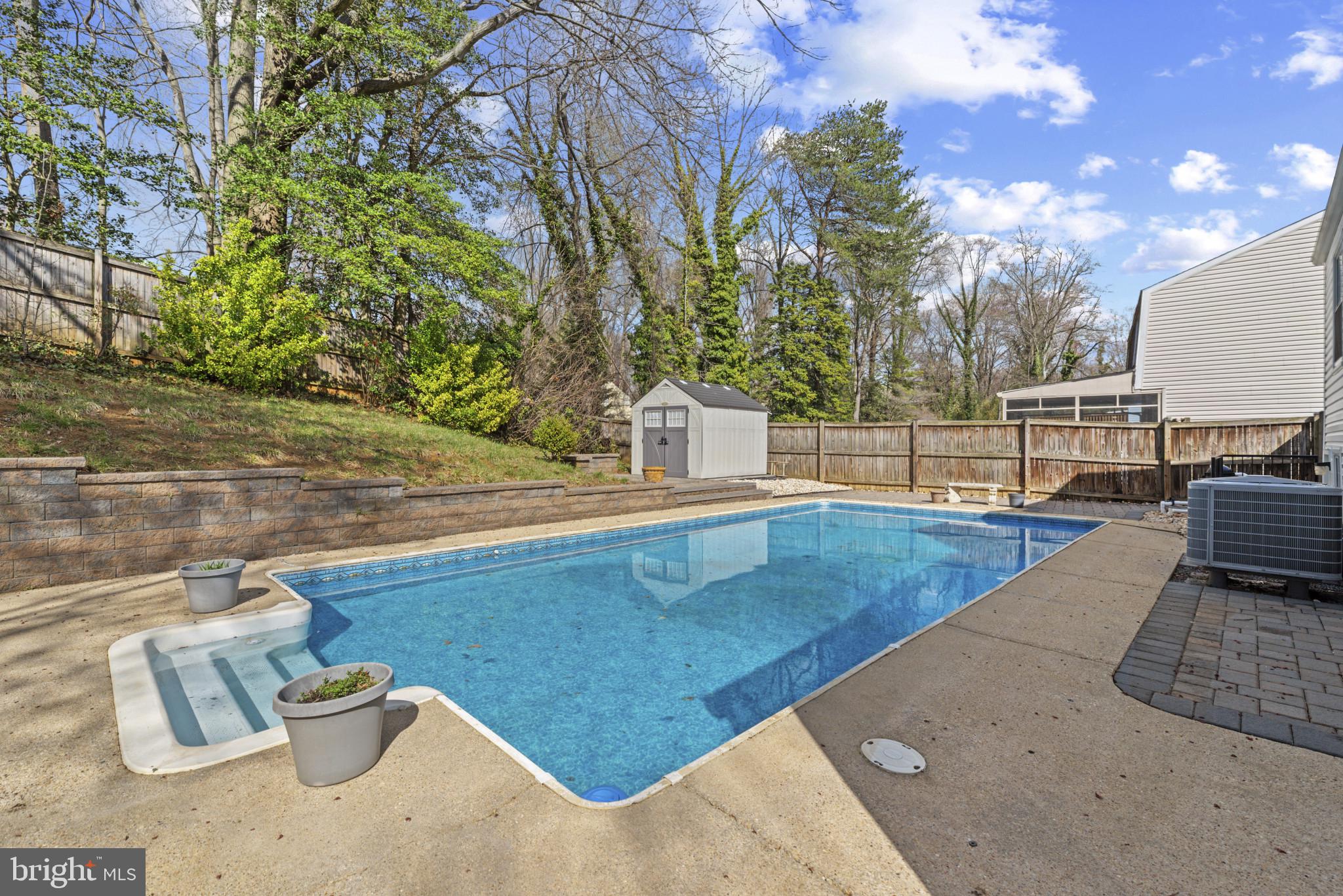 WHISPERING WOODS - Residential