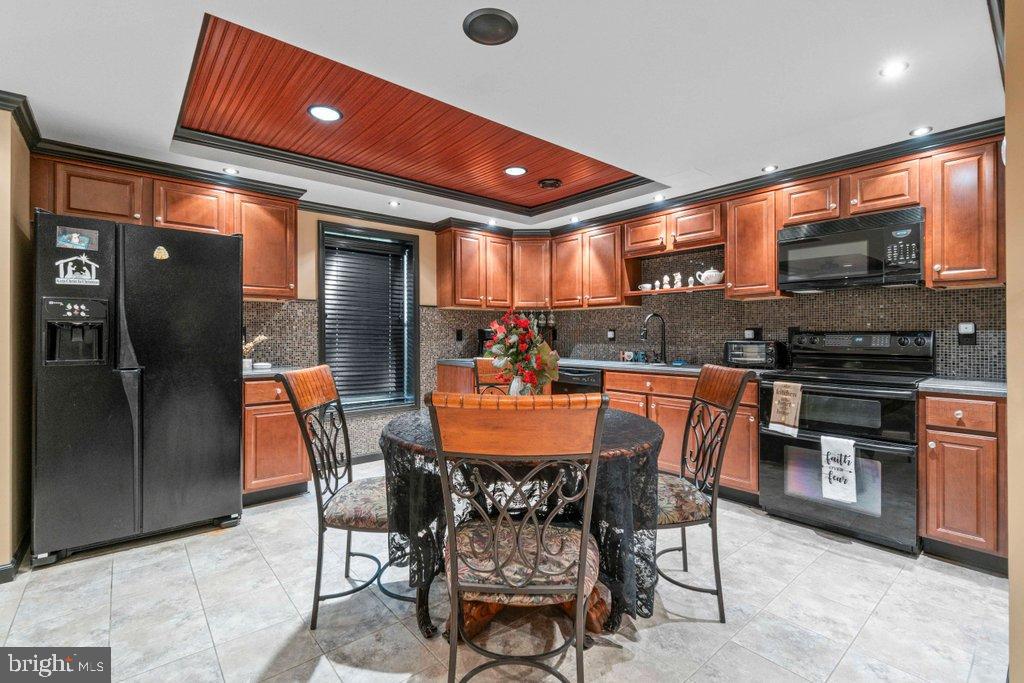 MAXA MEADOWS - Residential